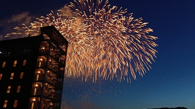 大曲の花火〜秋の章〜桟敷席お持ちの方におすすめ｜開始前までOnn大曲の花火6階会場で待機（1泊朝食）