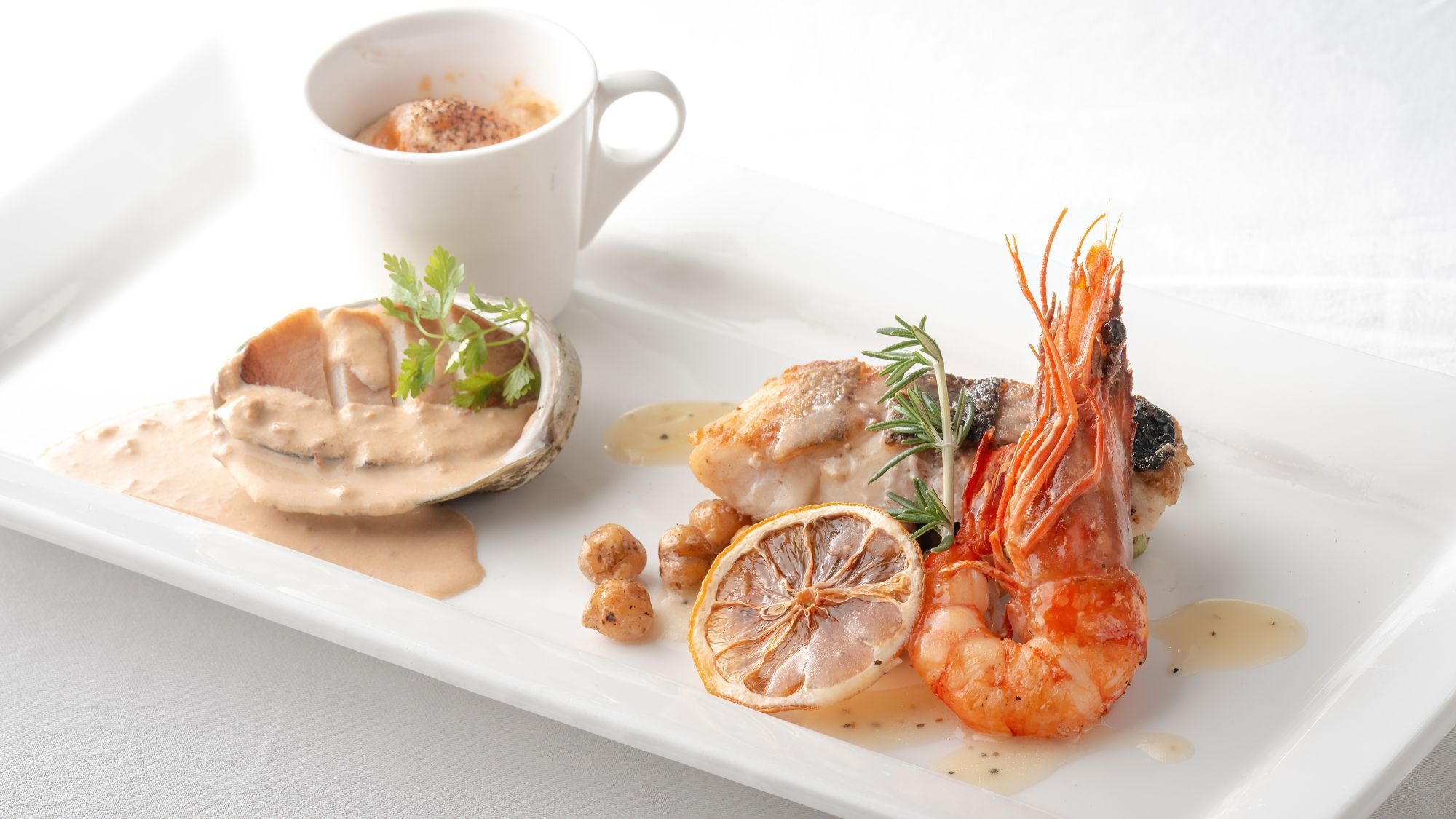 【グレードアップ・海鮮フレンチ】雲丹香る濃厚ソース〜鮑orオマール海老で贅沢なディナーを（1泊2食）