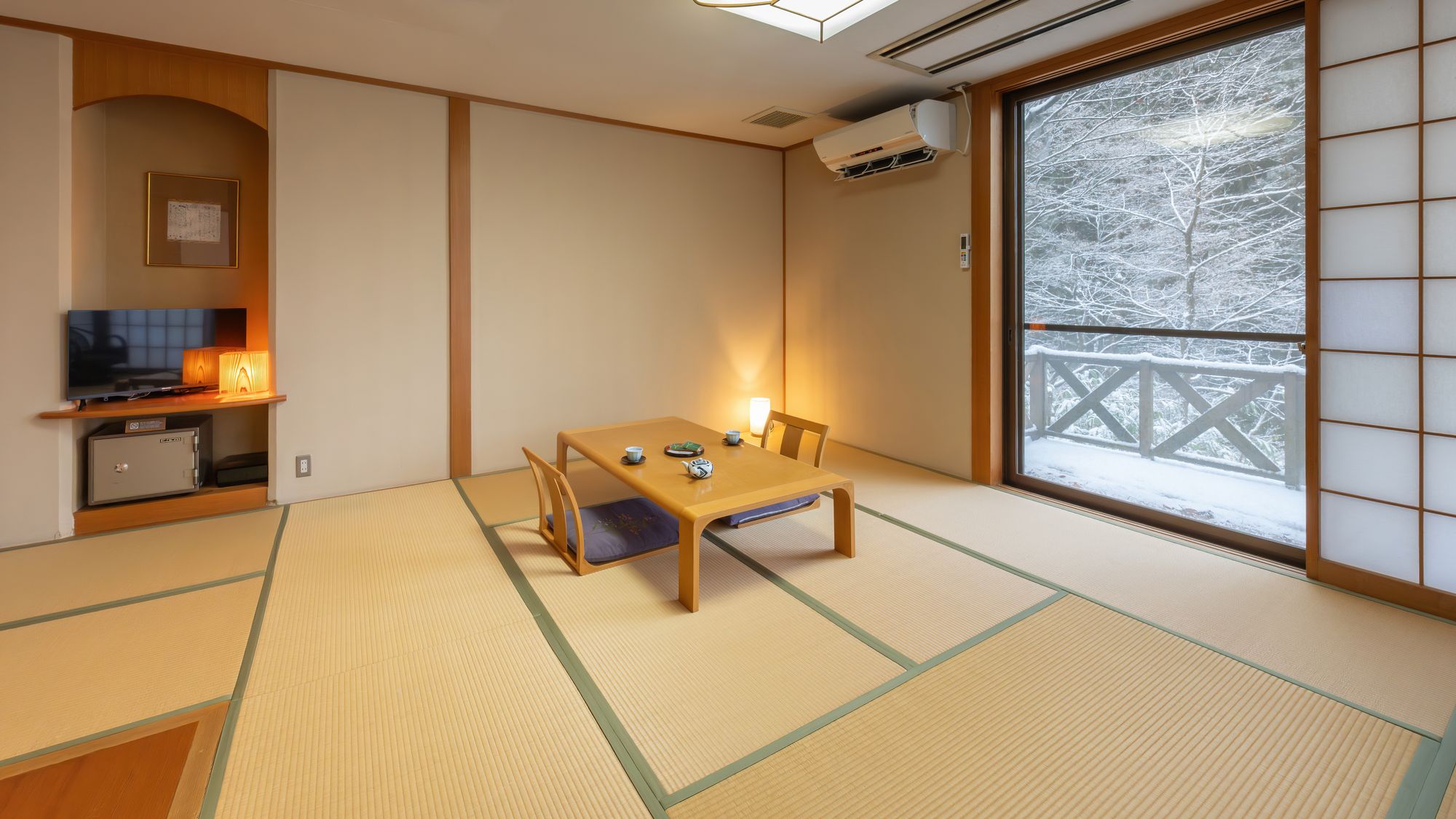 ■スタンダード和室｜窓からは季節に応じた景色を愉しめます