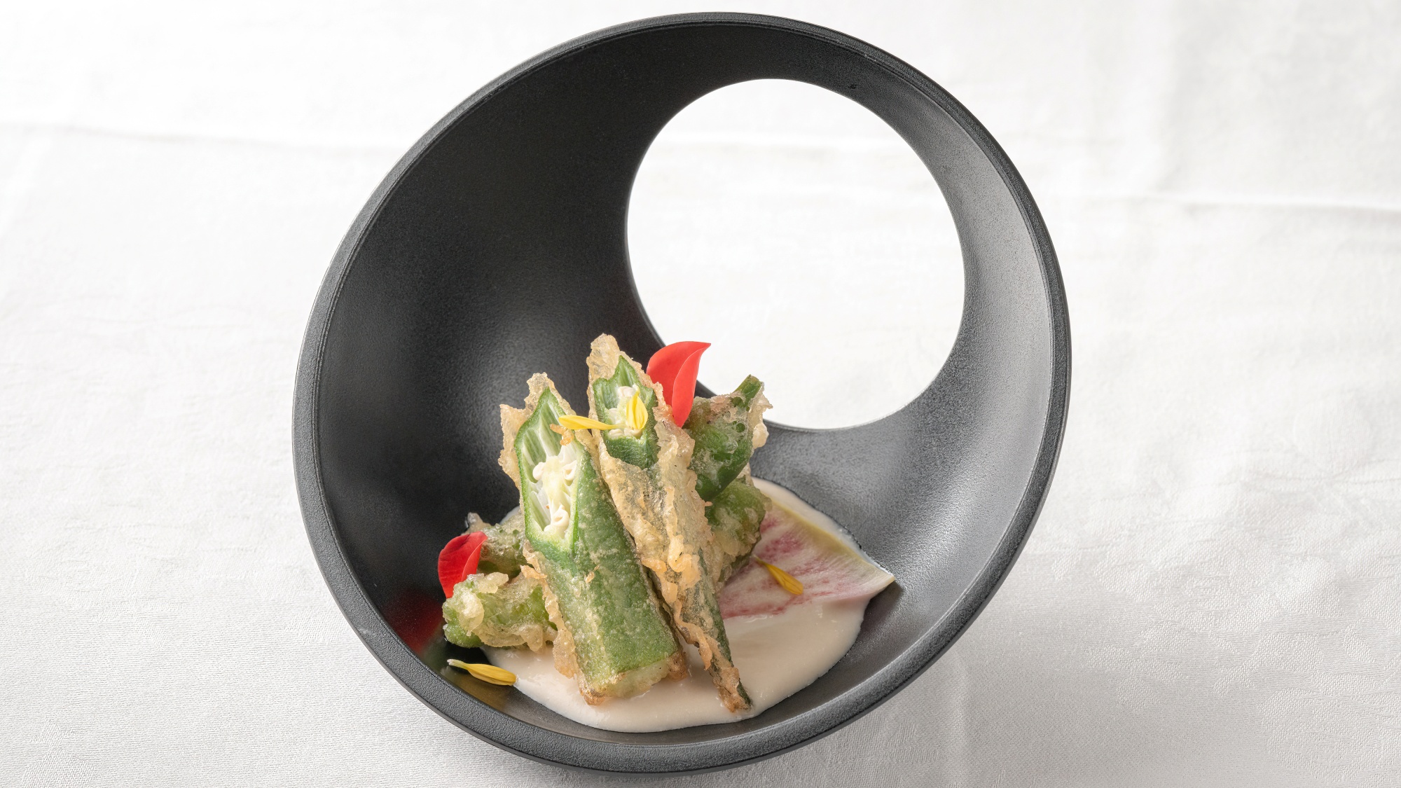 ■ご夕食一例／夏メニュー【旬の野菜のフリット しょっつるの香るバーニャソース】