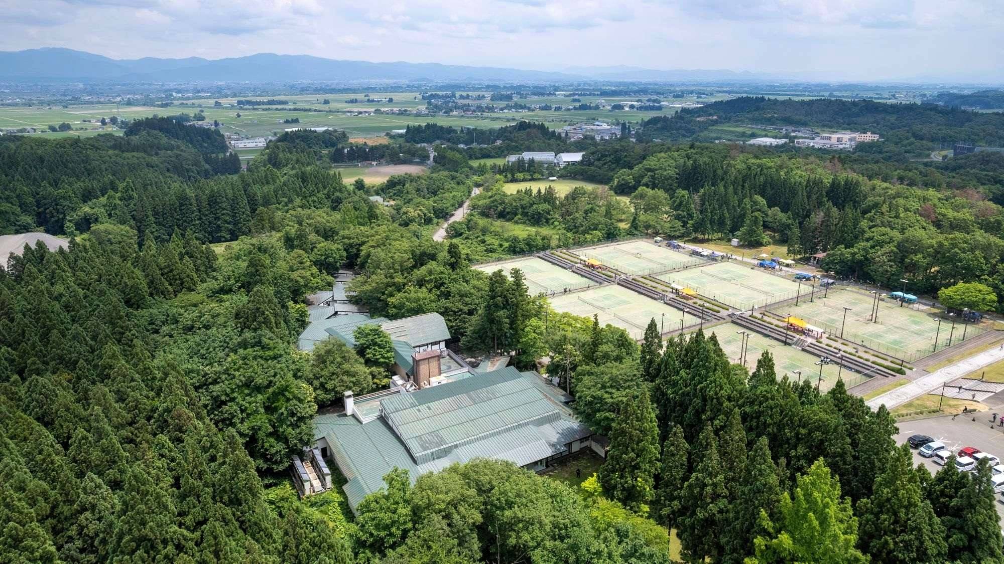 ■全景｜まるで自然に包まれているような、森に佇む静寂な宿での贅沢なひとときをお過ごしください