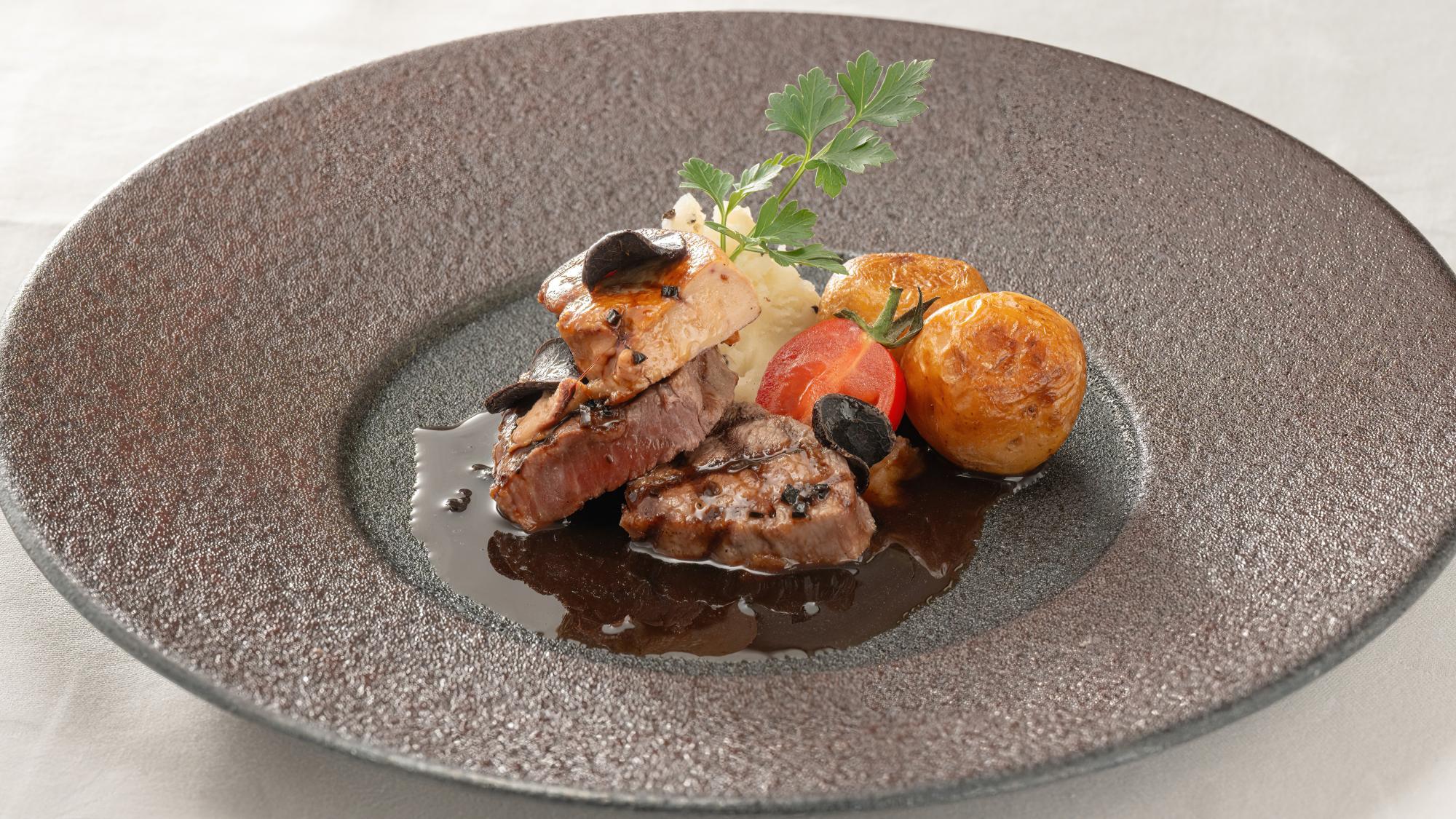 ■ご夕食イメージ・肉フレンチプラン｜お好みに合わせてメインはお肉メニュー2種よりお選びいただけます