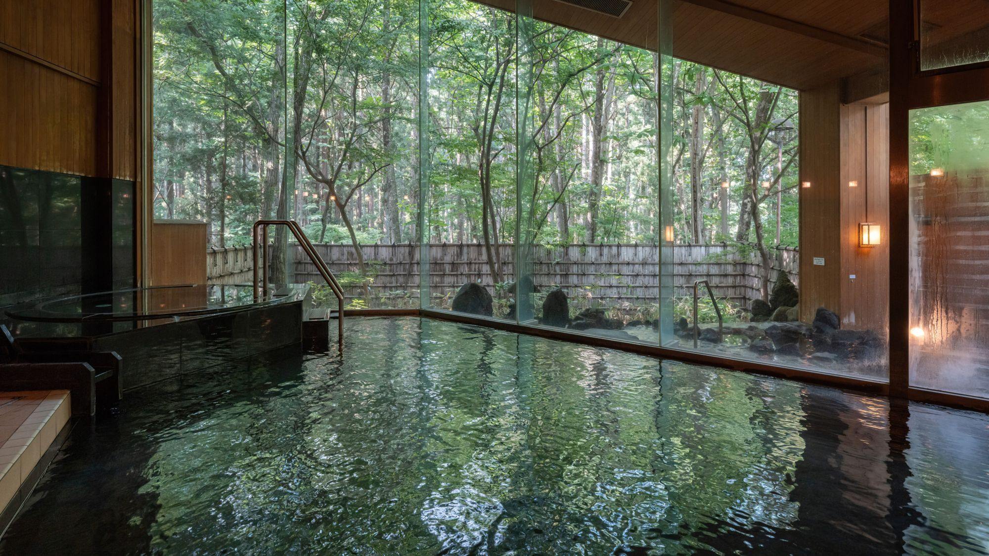 ■大浴場｜開放感に包まれながら柔らかな湯に浸かる癒しの時間