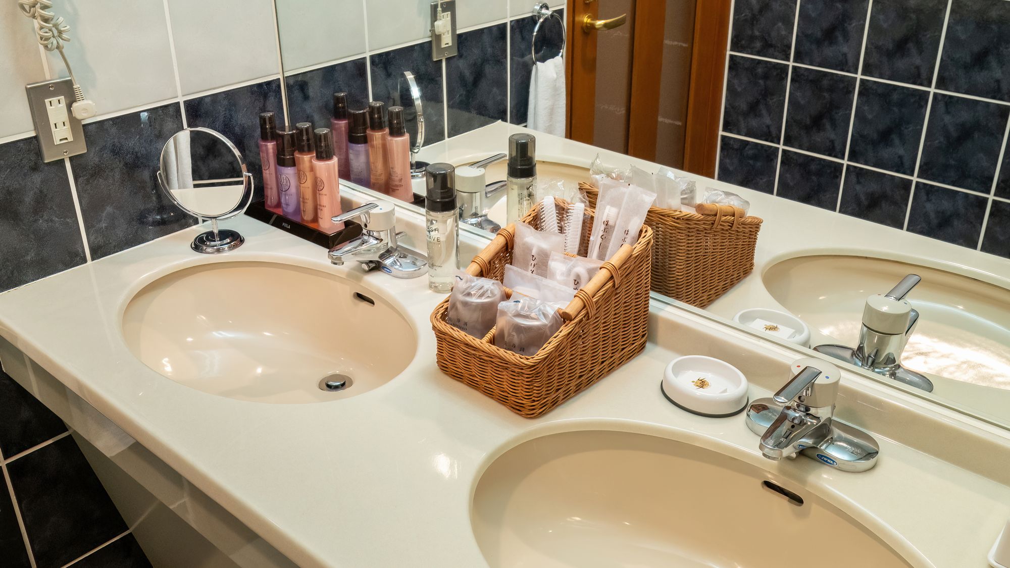 ■2間和室2ベッドルーム｜洗面台・ アメニティ