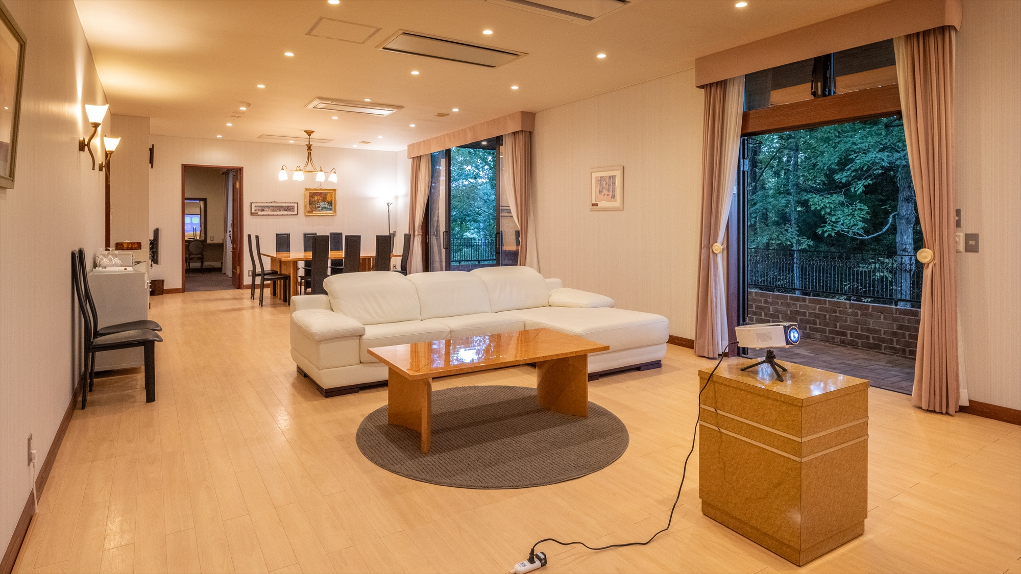 ■ジュニアスイート｜プロジェクター