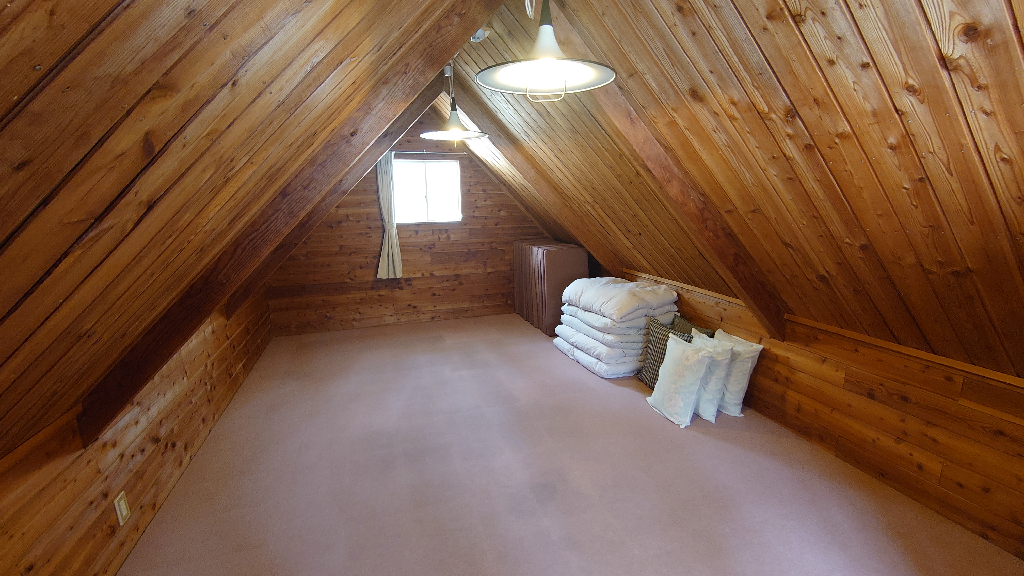 ウッディータイプA　2階　寝室