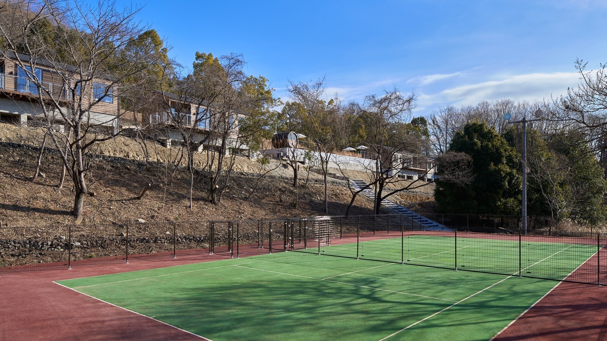 [DOG PARK]緑に囲まれた自然豊かな環境で、思いっきり遊んでいただけます。