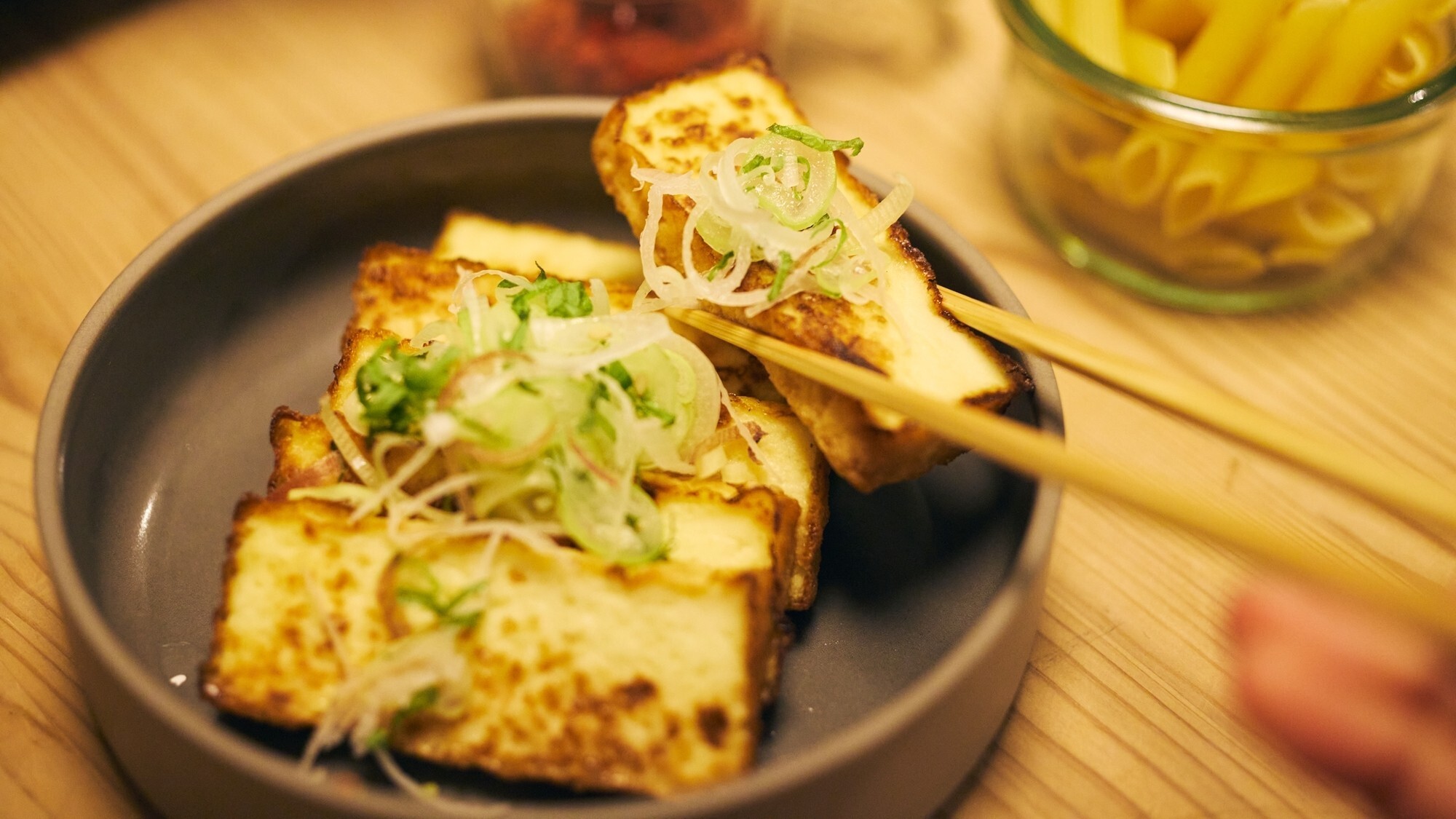 [夕食/2食鍋]厚揚げ塩麹グリルをご一緒にお召し上がりください。
