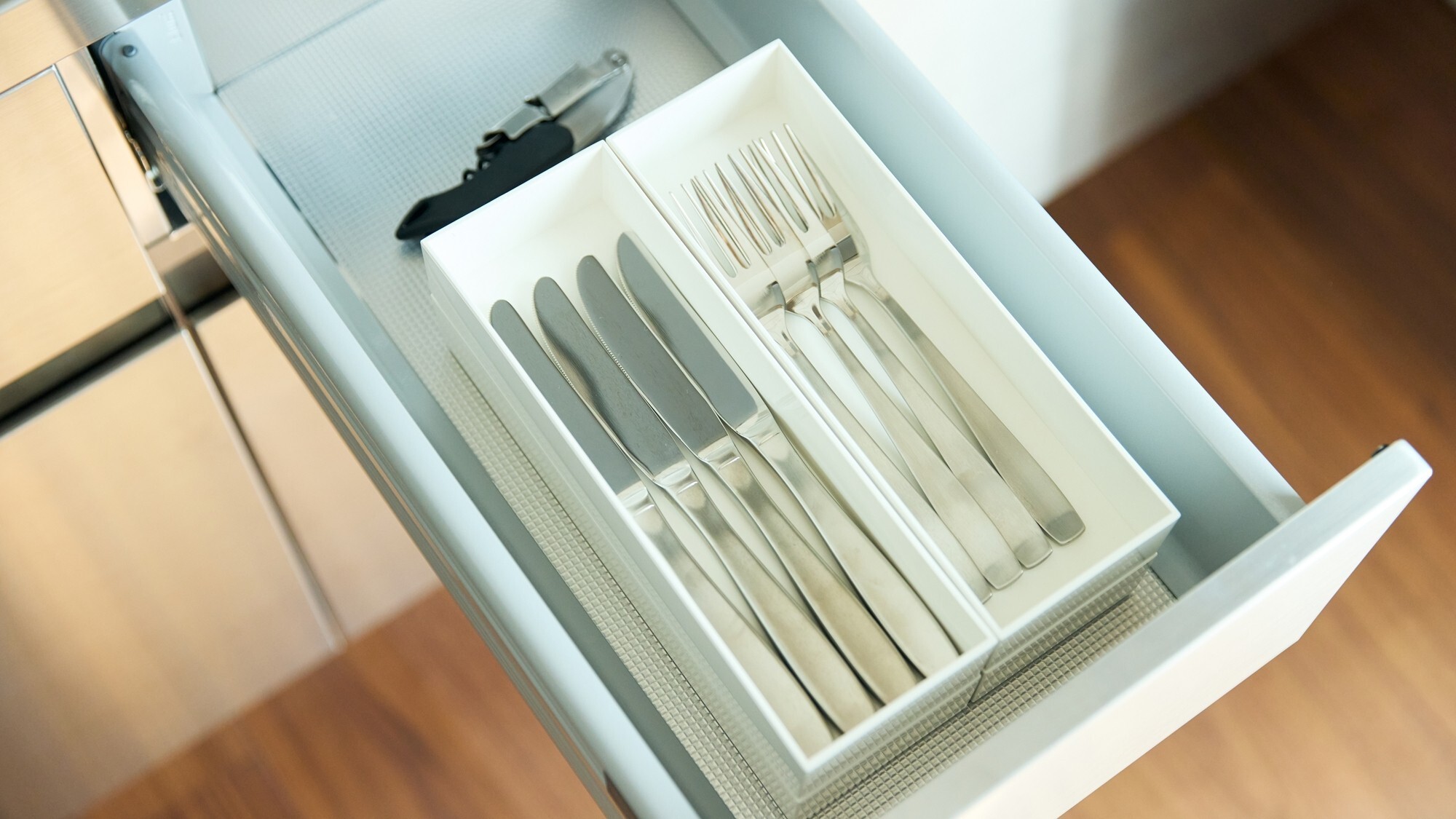 [アメニティ]お部屋でお食事をお楽しみいただけるよう、各種カトラリーをご用意。