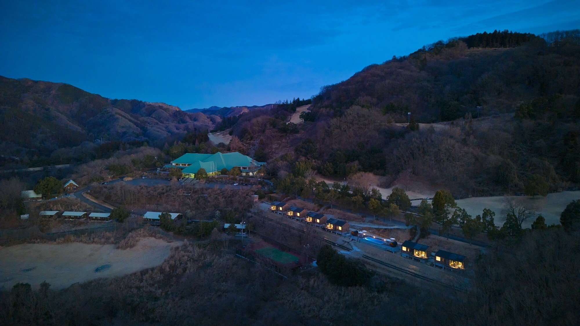 [外観]お車の場合花園ICから約40分でございます。