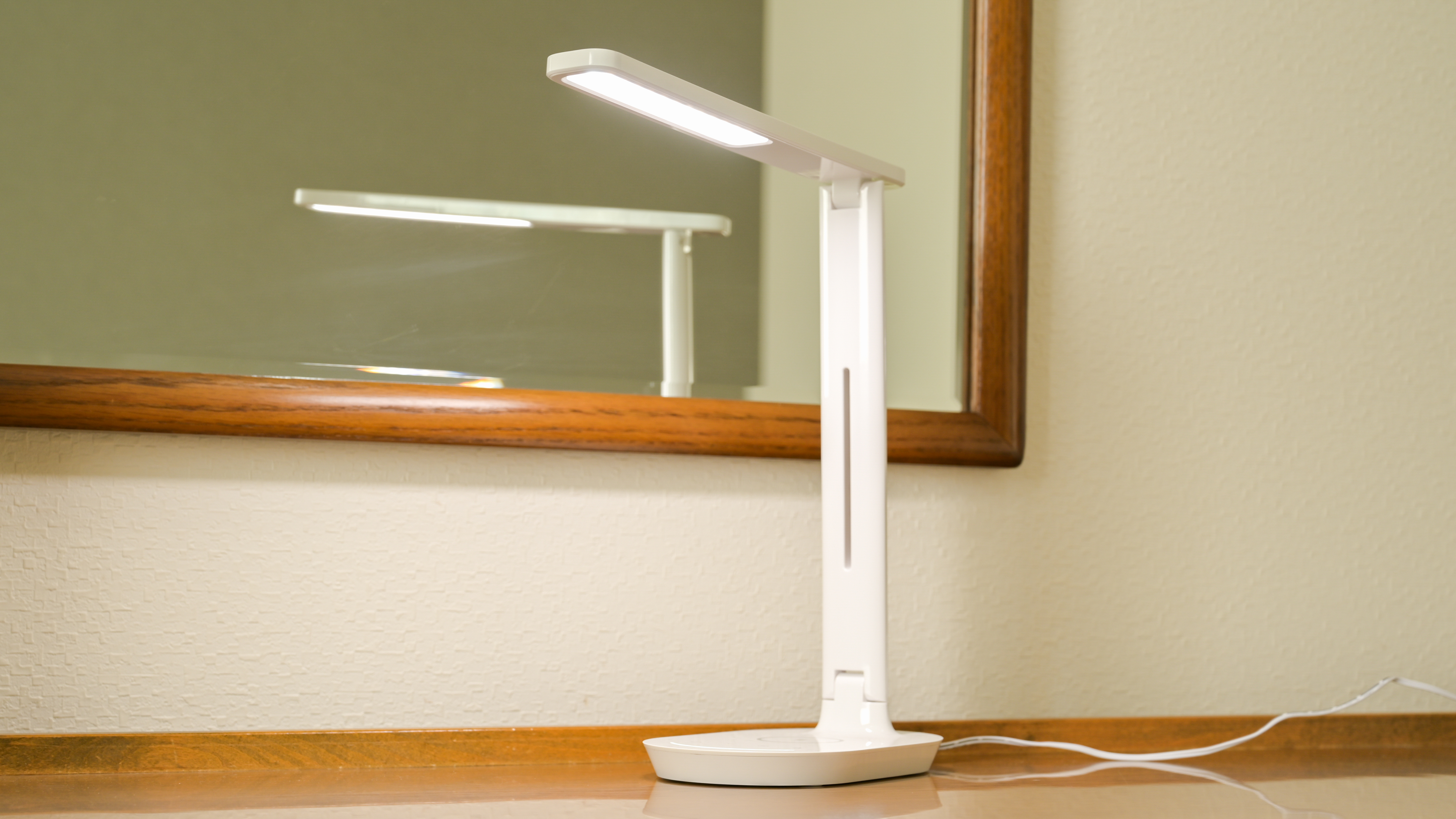 パソコン仕事などに便利なデスクライト全室完備