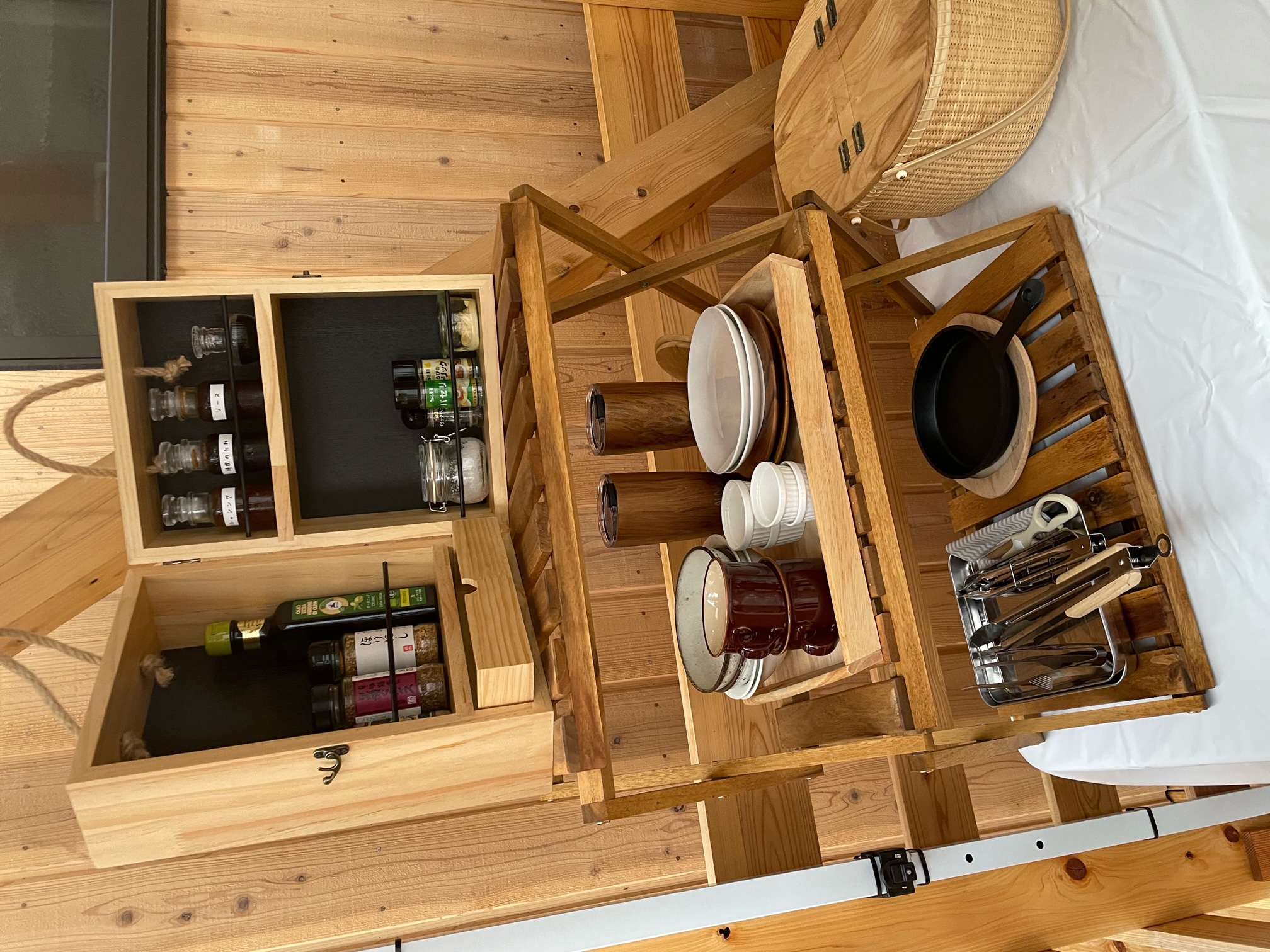 スパイスBOX（各種調味料）、各種備品をご用意。