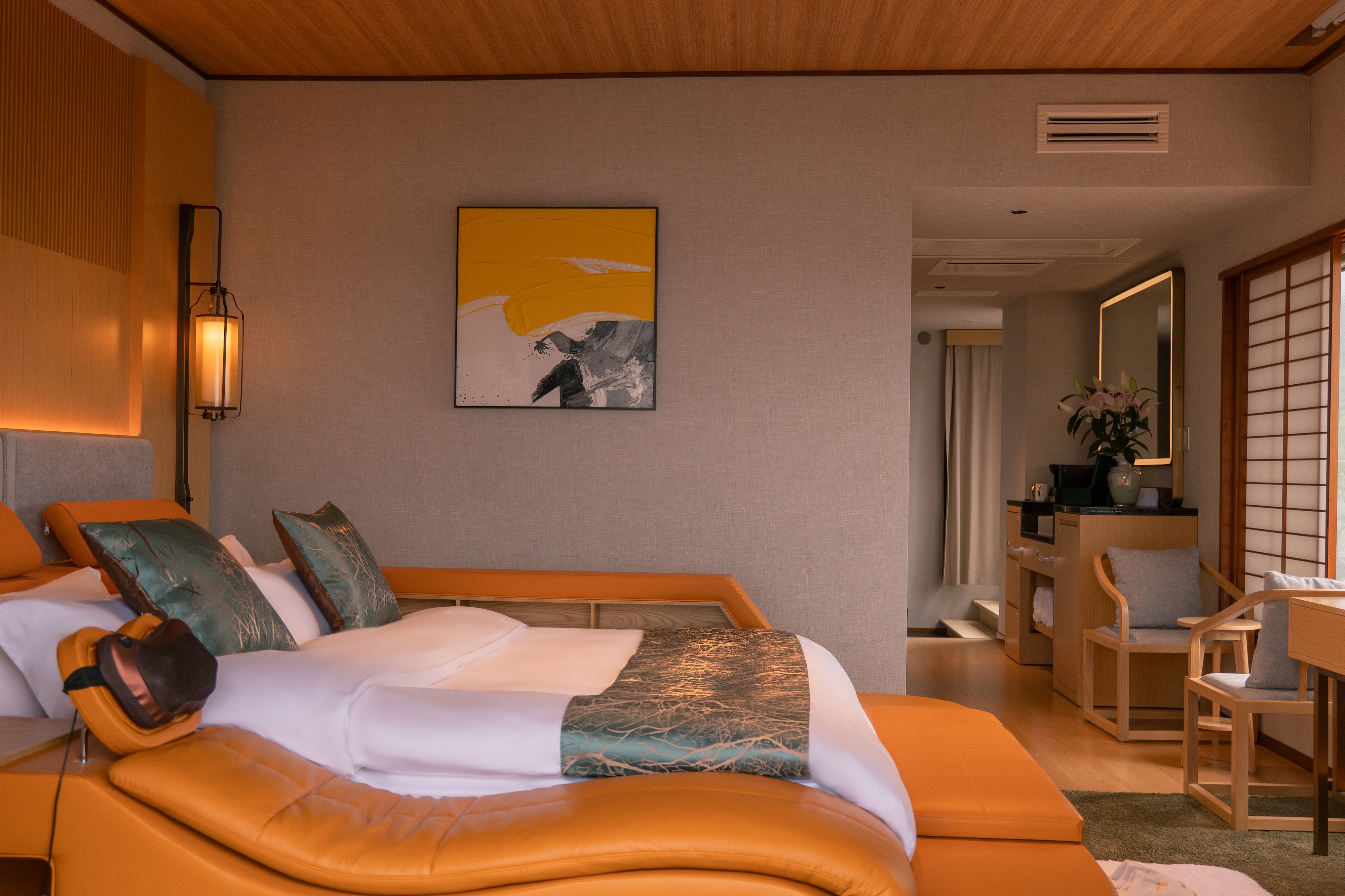 ・【客室】《磯鵯》キングサイズベッドが１台。