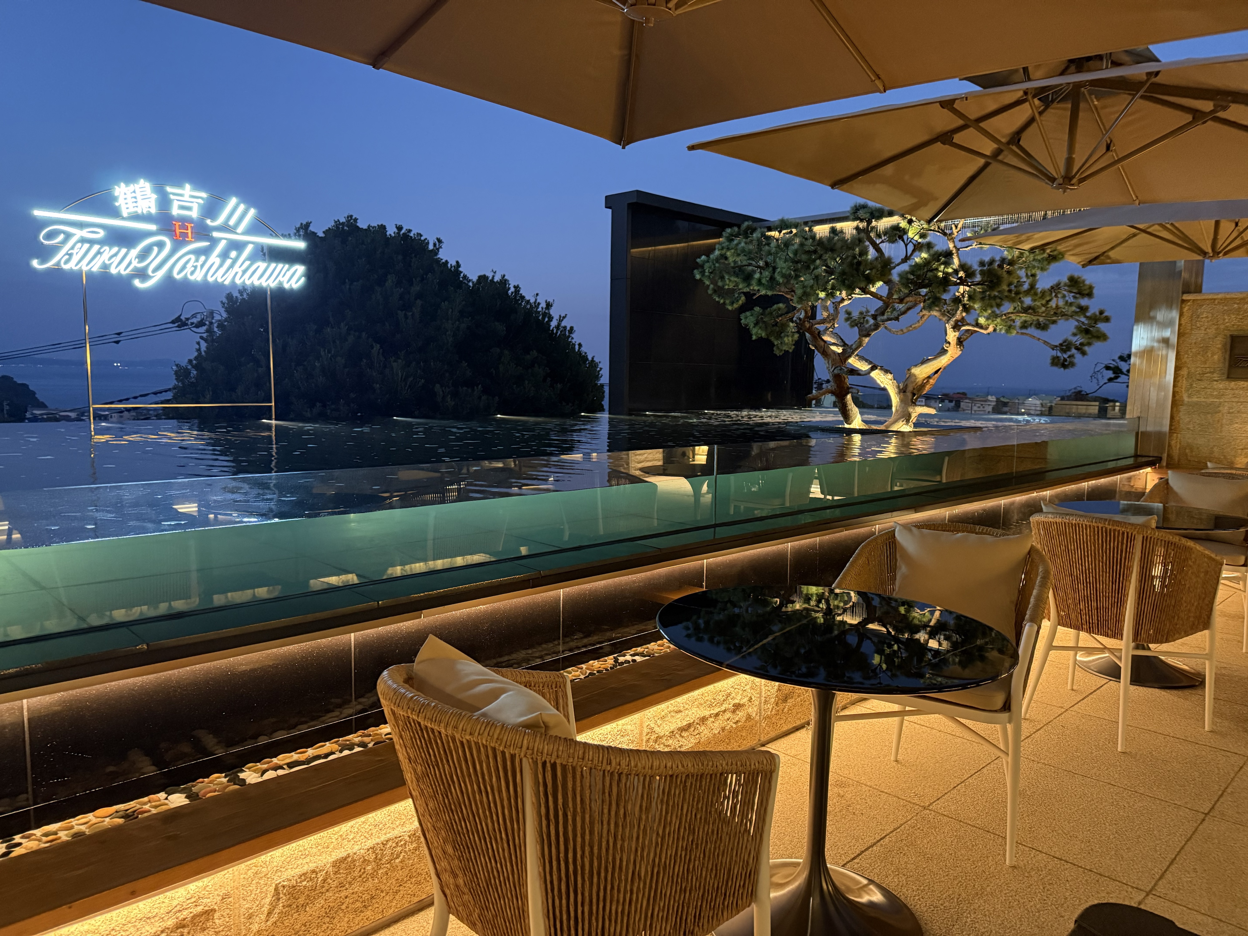 テラスには足湯のご用意もございます