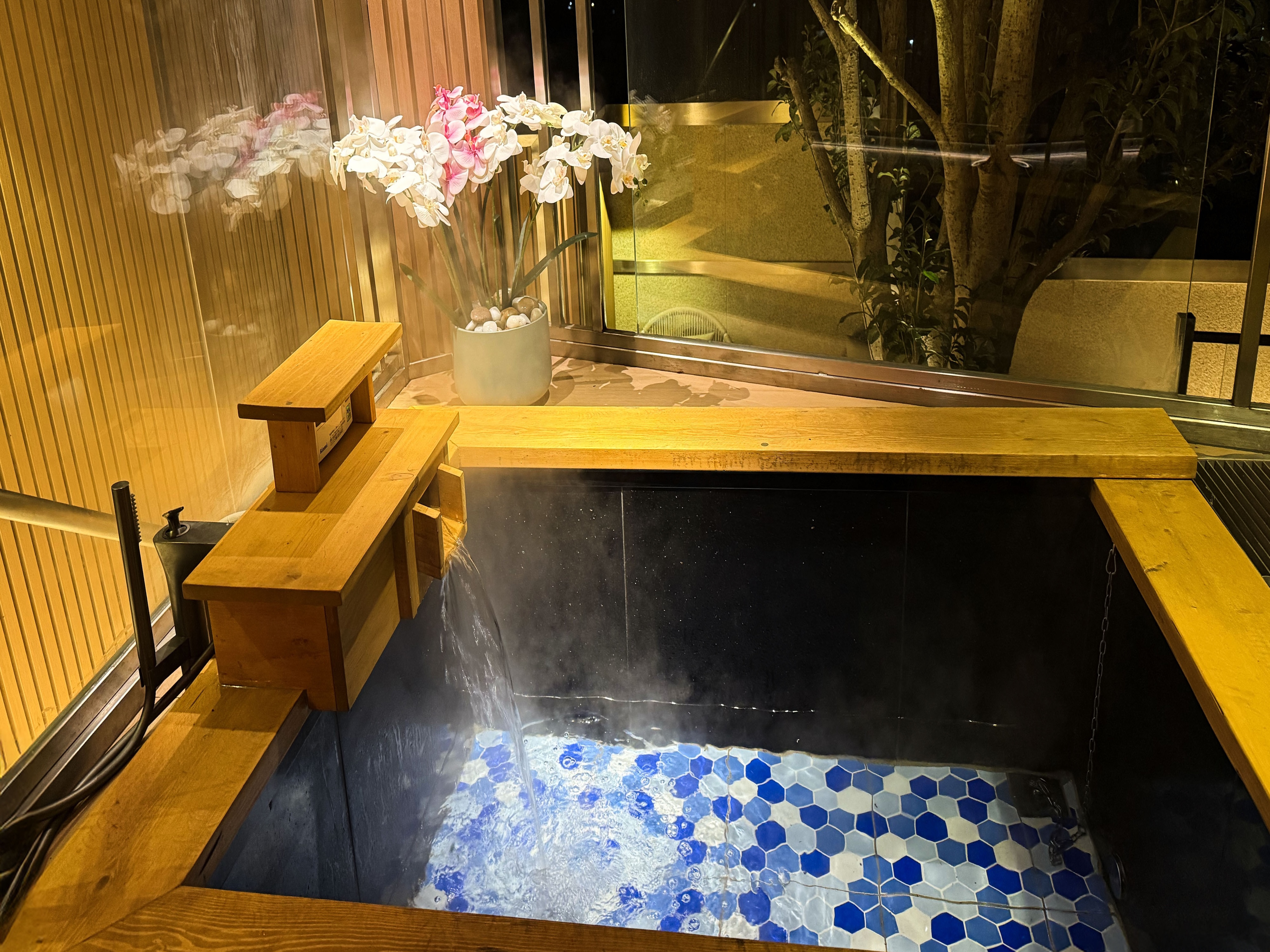 ・【客室専用庭園】専用庭園での湯浴みをお楽しみください