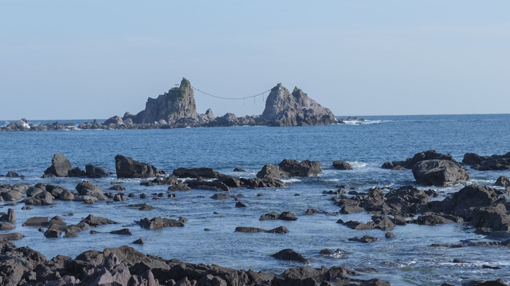 ・【観光】三ツ石