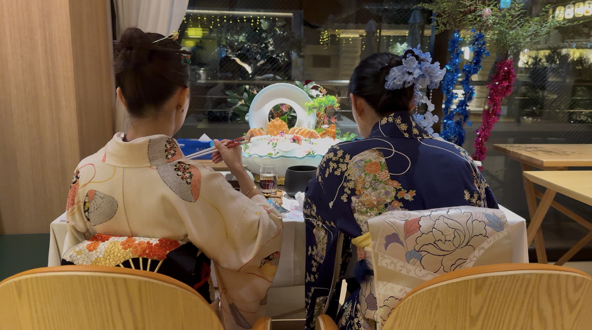 お着物で夕食をお召し上がりいただけます