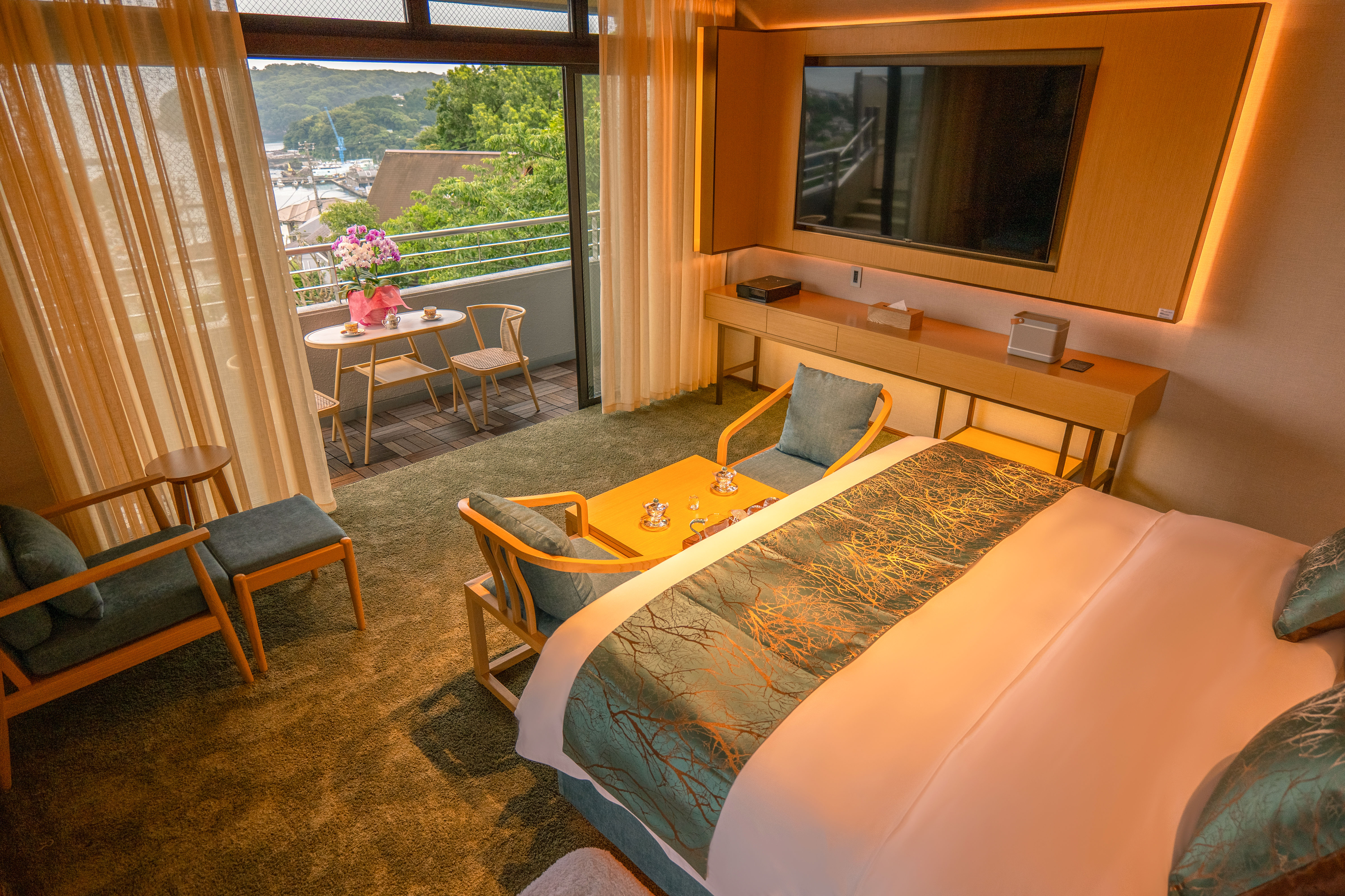 ・【客室】お部屋からの景色は季節ごとに表情を変えます。