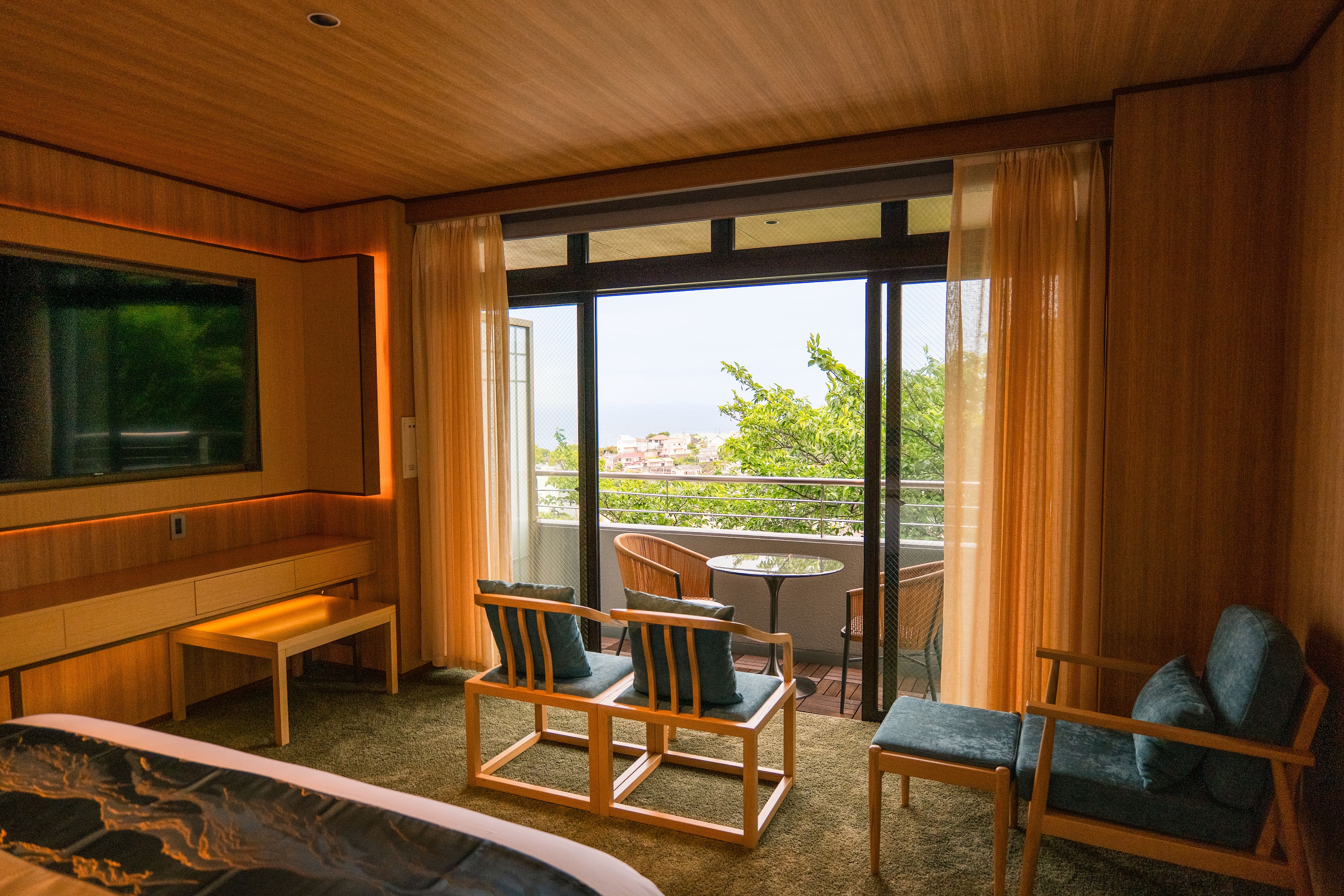 ・【客室】お部屋からの景色は季節ごとに表情を変えます。