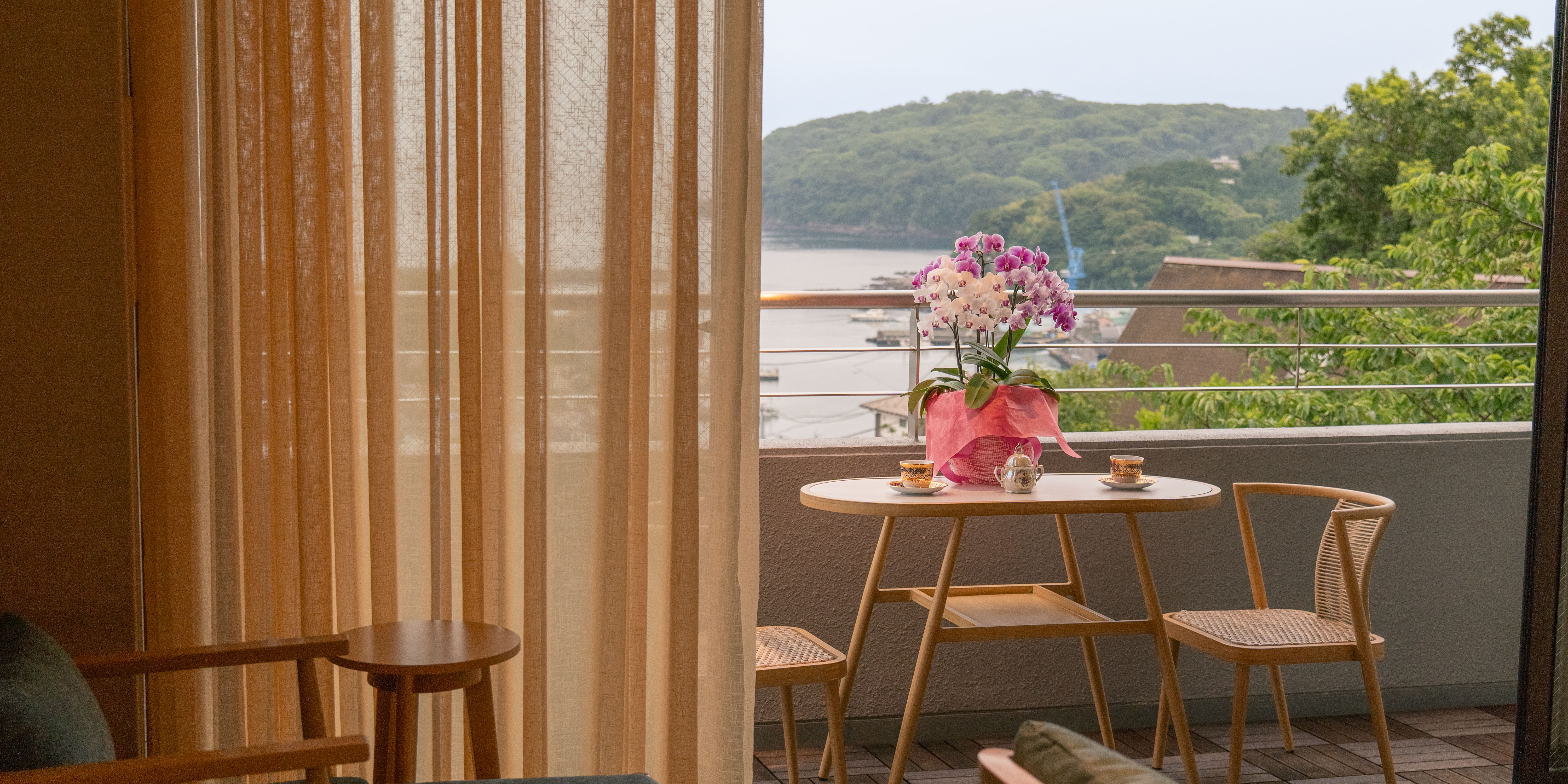 ・【客室】海を眺めながらゆったりとした時間を