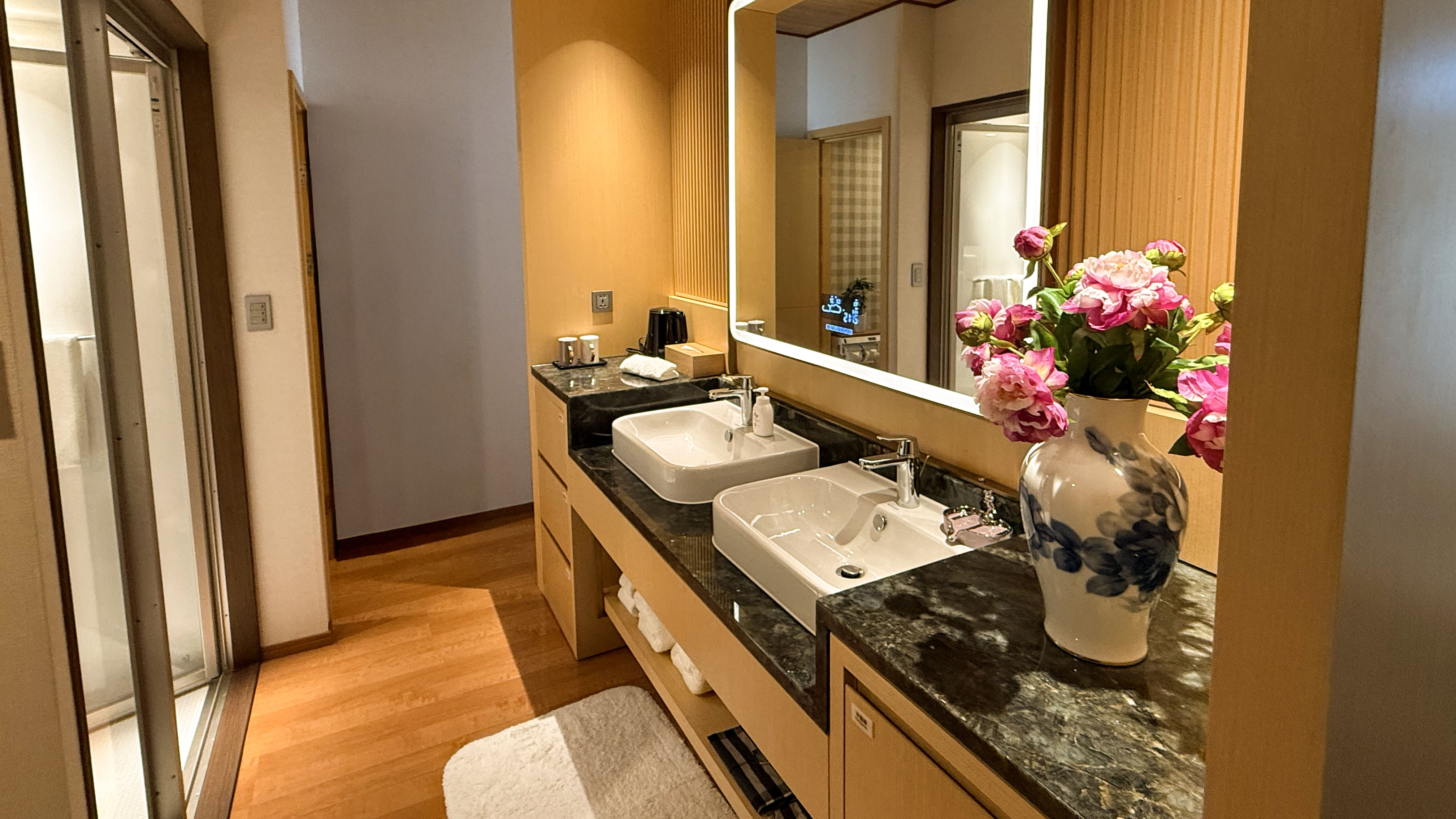 ・【設備】ライト付き洗面台