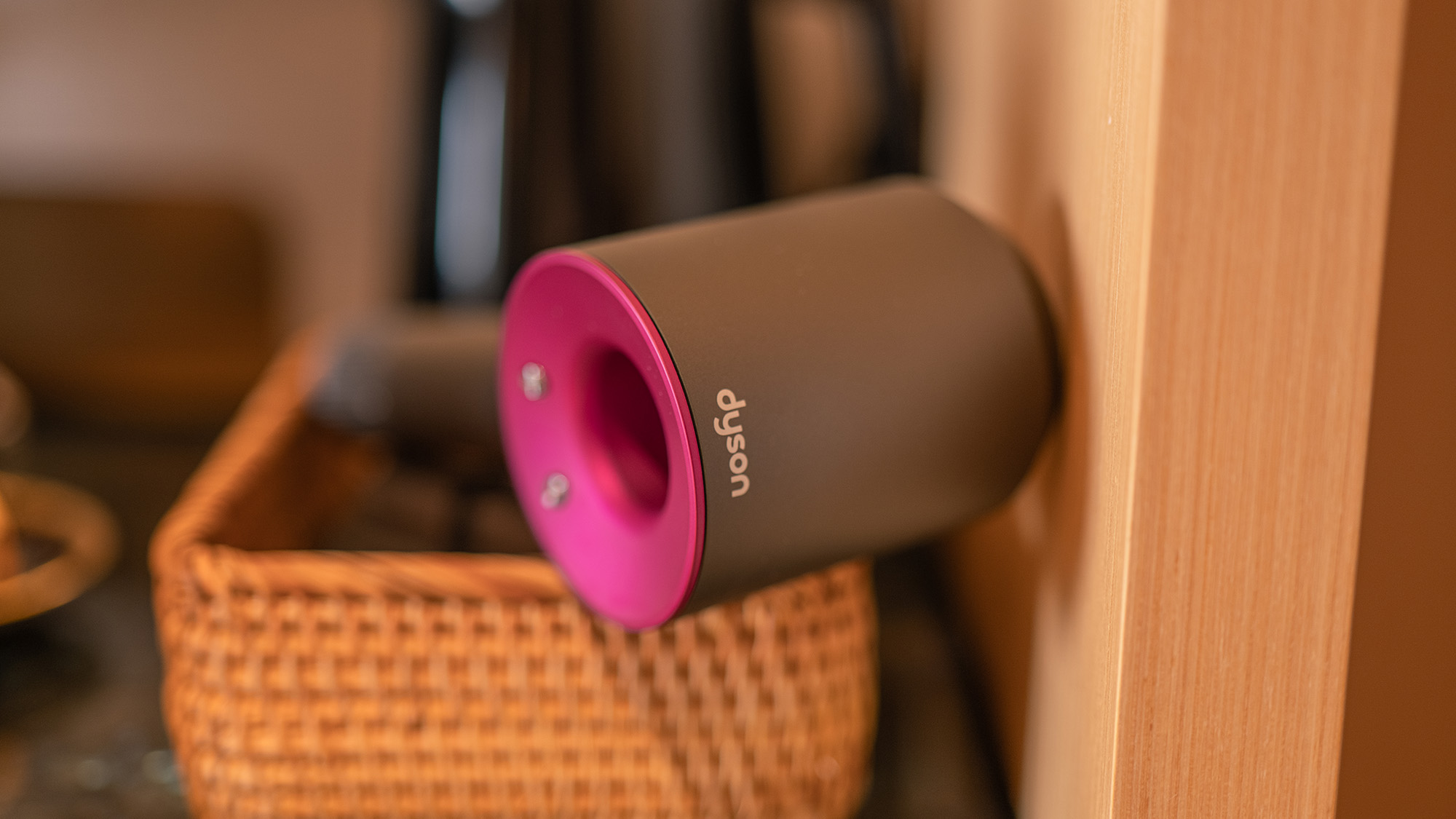 ・【洗面台】ダイソンのドライヤーを完備。速乾が特徴のドライヤーです