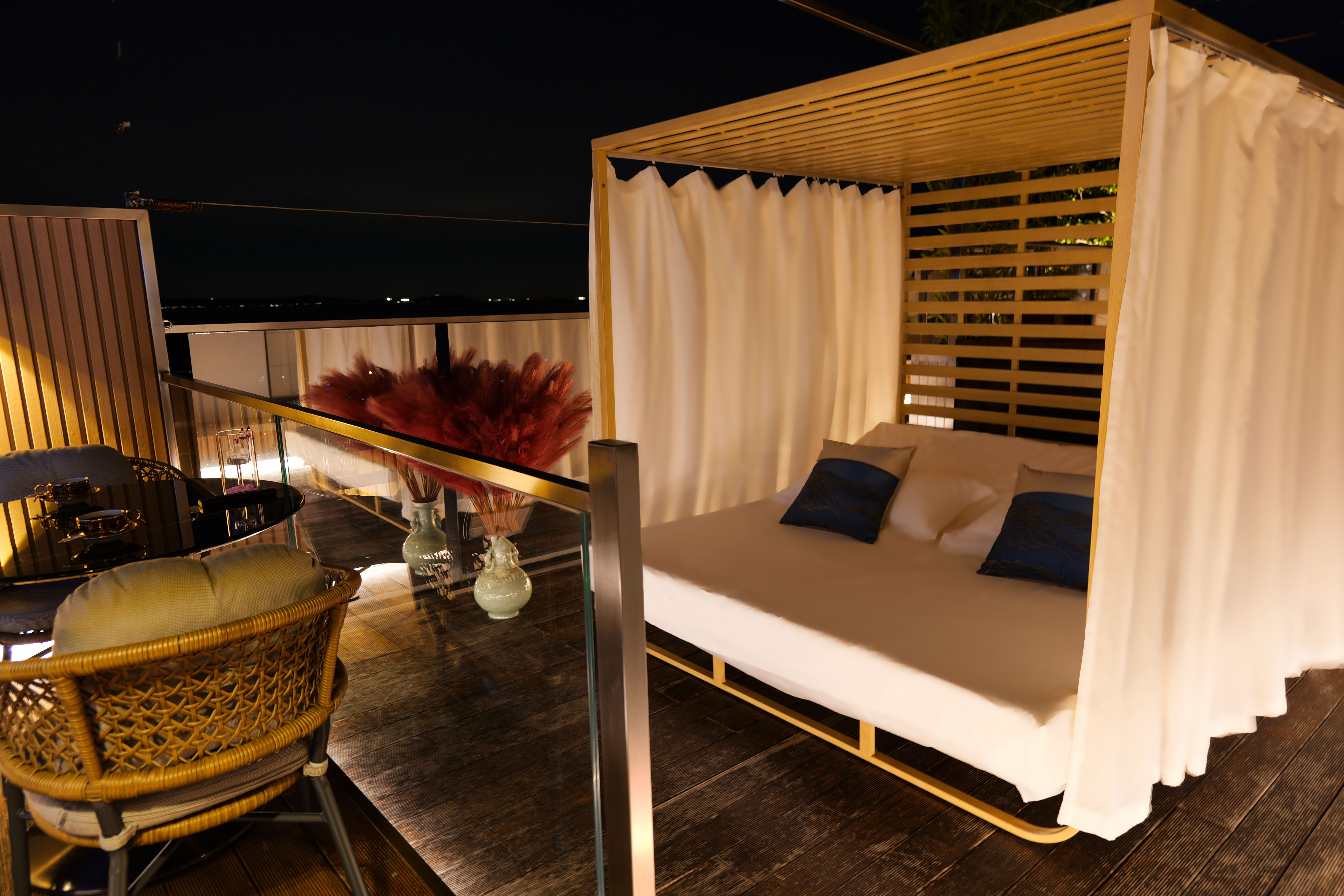 ・【客室:《浜万年青》専用庭園】夜空を見ながらのひととき