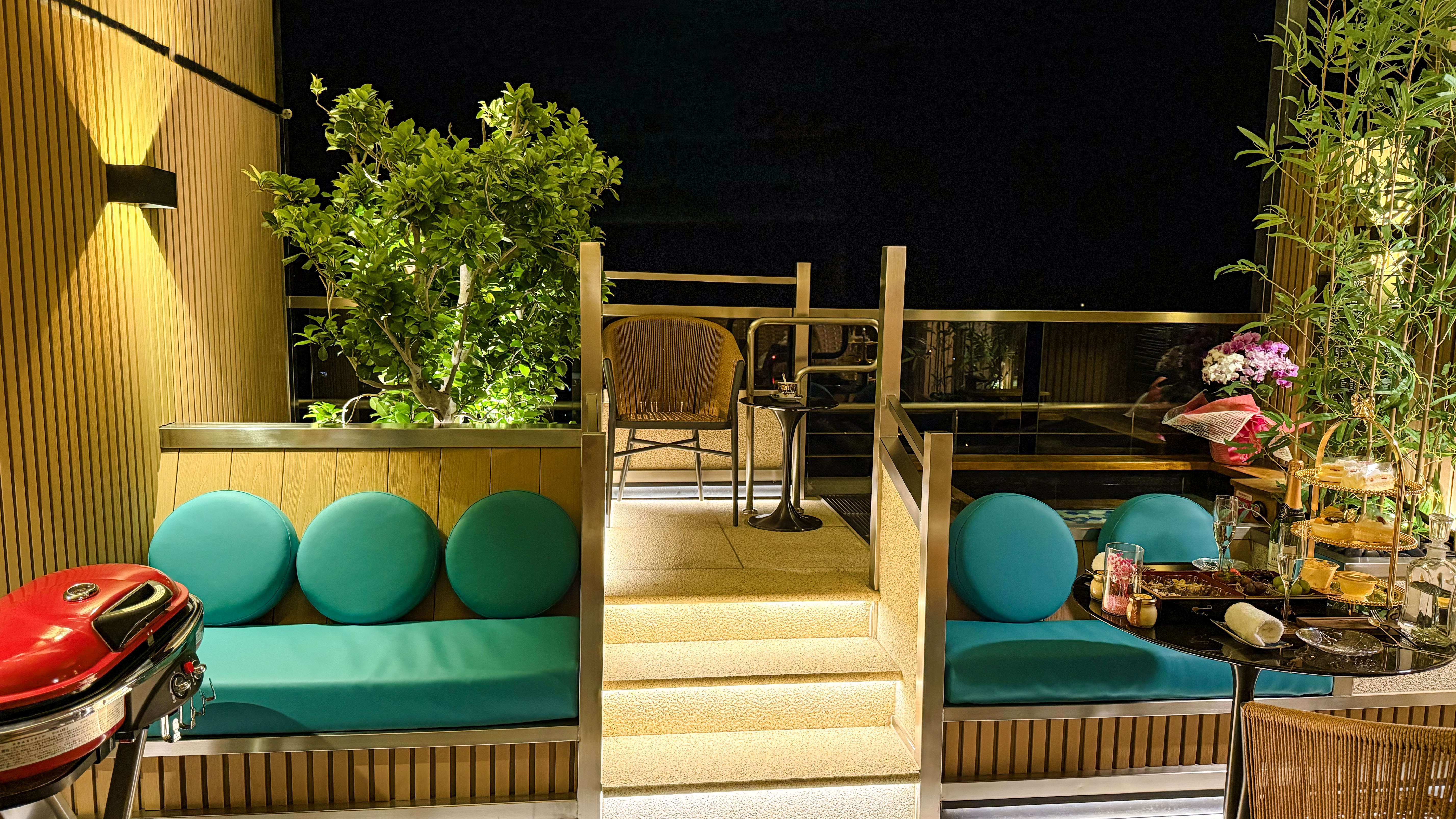 ・【客室専用庭園】夜風を浴びながらの湯浴みも格別です