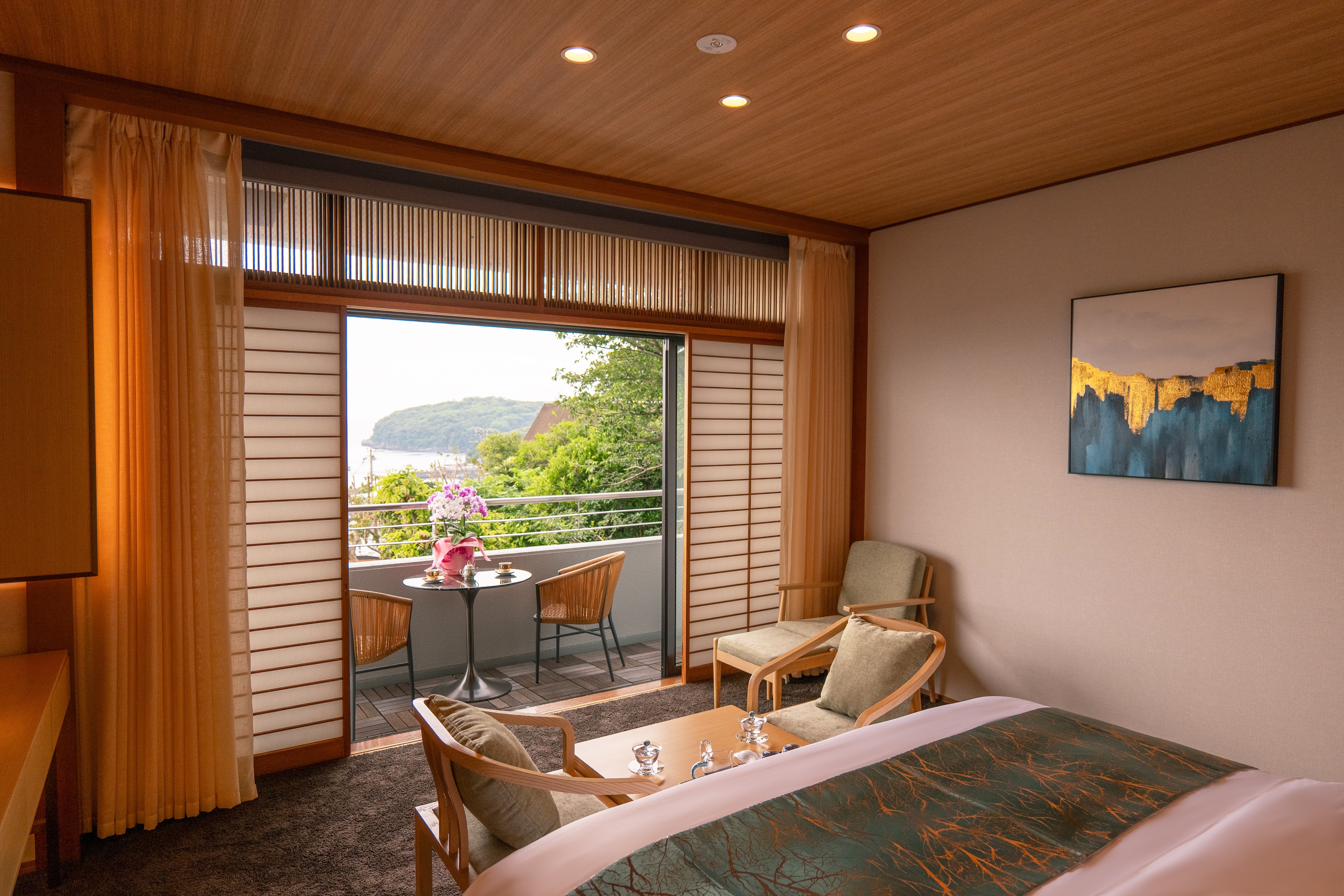 ・【客室】お部屋からの景色は季節ごとに表情を変えます。