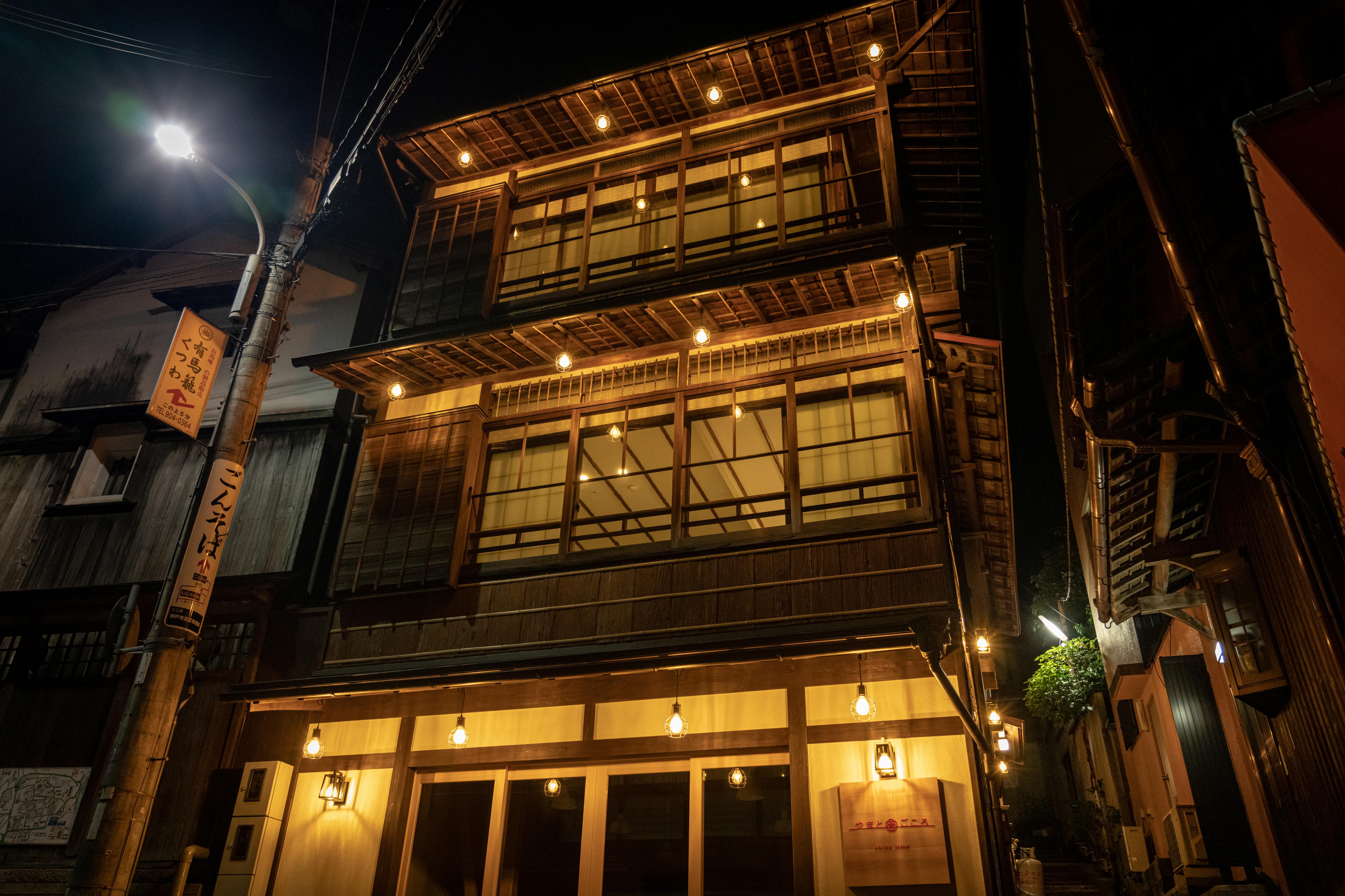 湯本坂に面した駿河亭外観