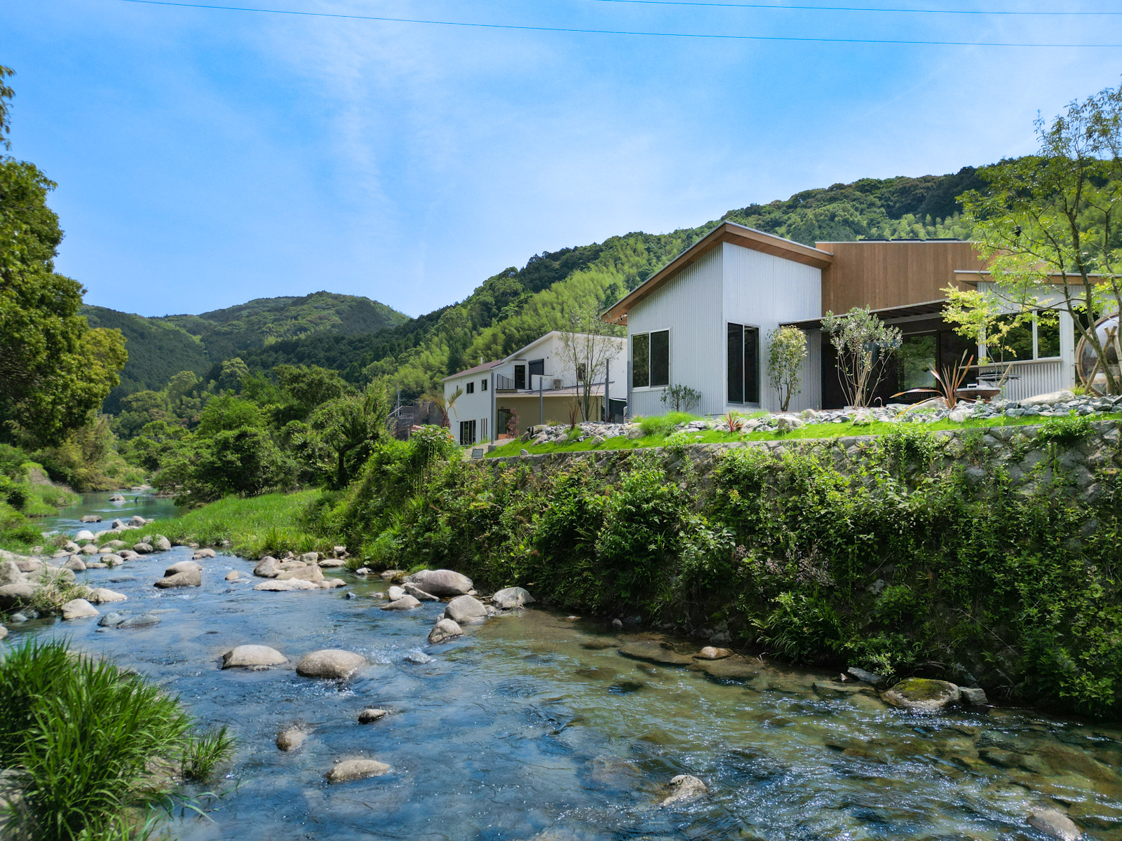 ※川遊びの際は安全に十分ご注意ください。