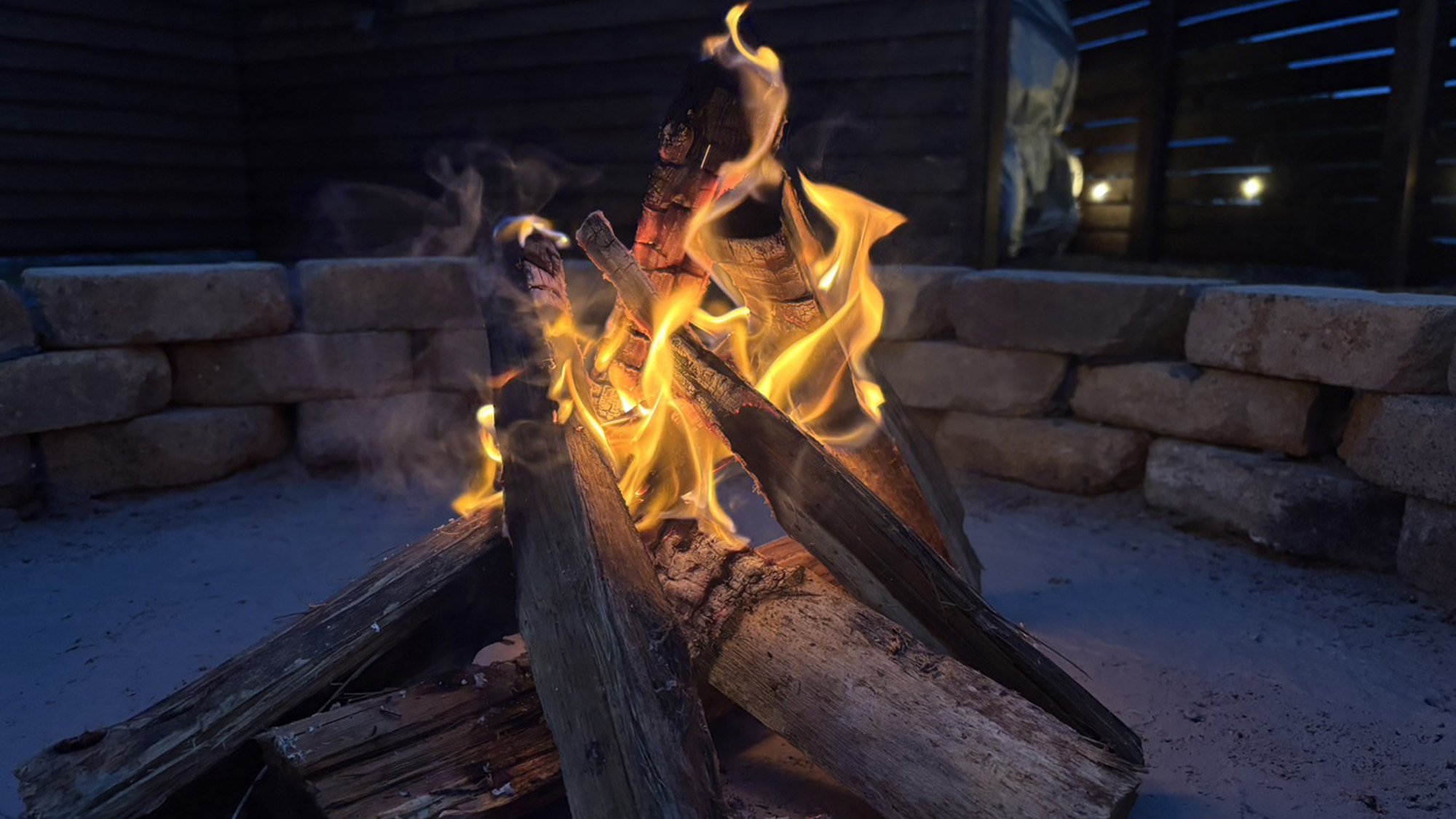 ・【BBQ】夕食のあとは焚火と星空を眺めながら、リラックスした時間をお過ごしください