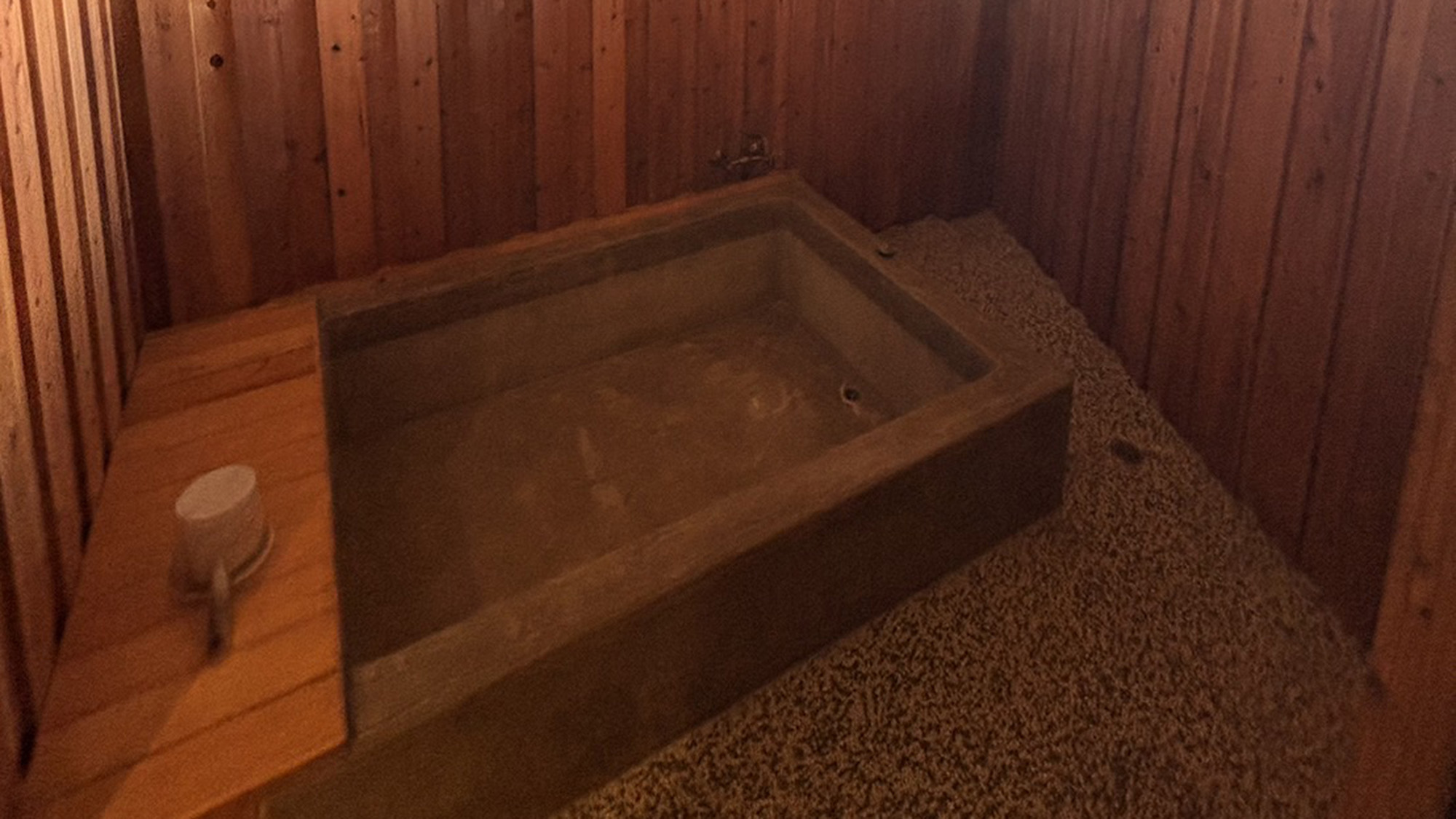 ・【shima：露天風呂】温かな日差しが差し込みます。癒しの時間をお過ごしください