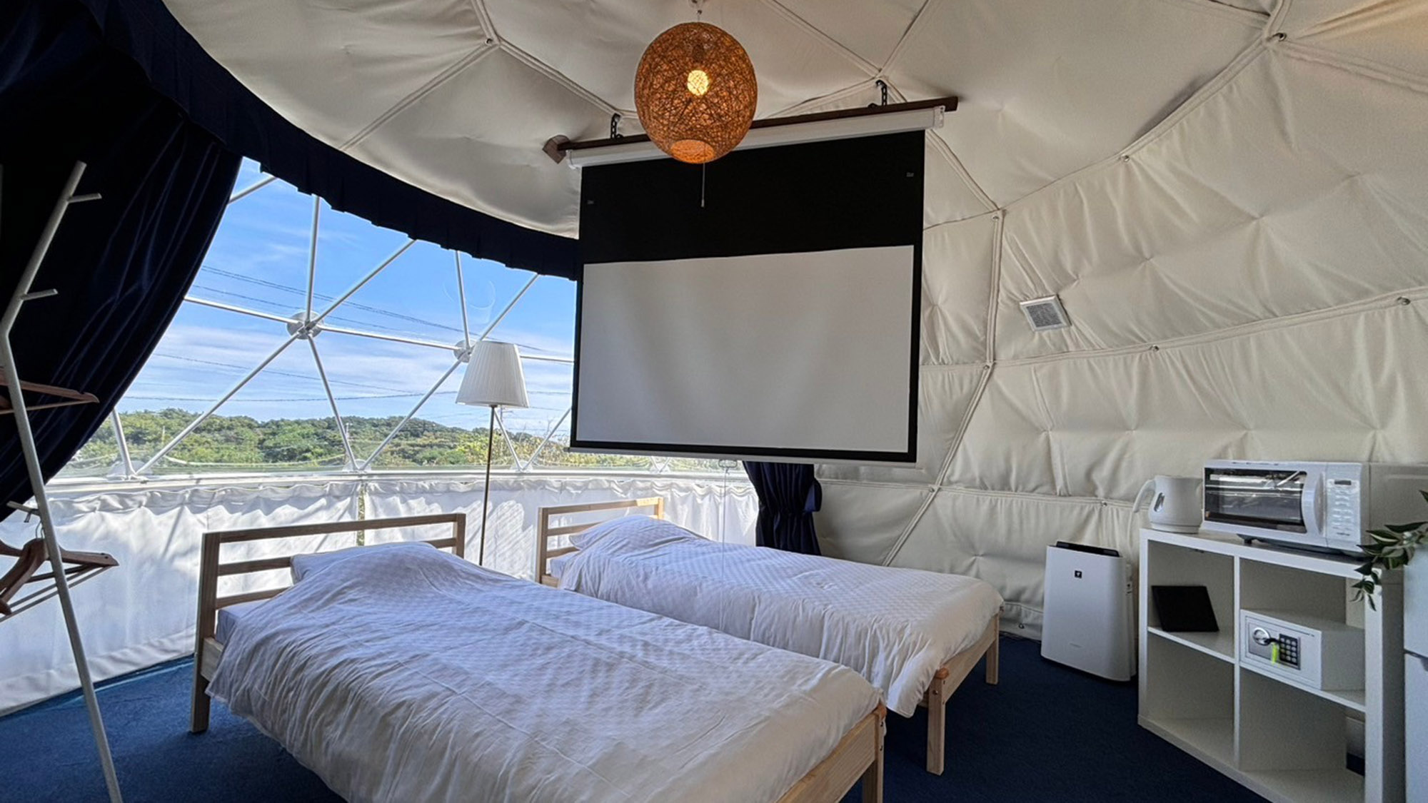 ・【seaside】プロジェクターを完備。映画や映像を楽しみ特別なひとときをお楽しみください