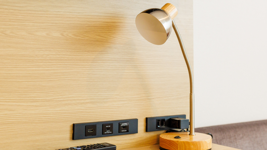 【クイーンエコノミー】デスクライトでワークスペースをさらに快適に。