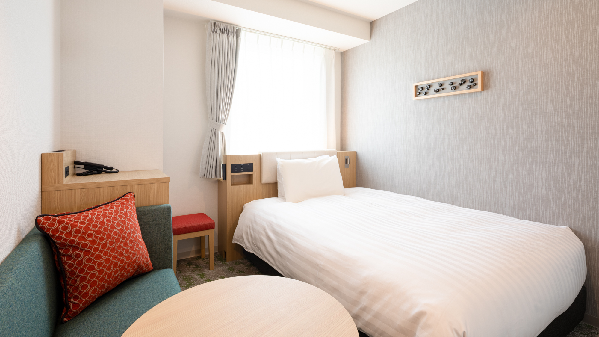 2025年5月29日開業【ダブルエコノミー】ベッド幅140cm◆サータブランドベッド◆広さ14平米