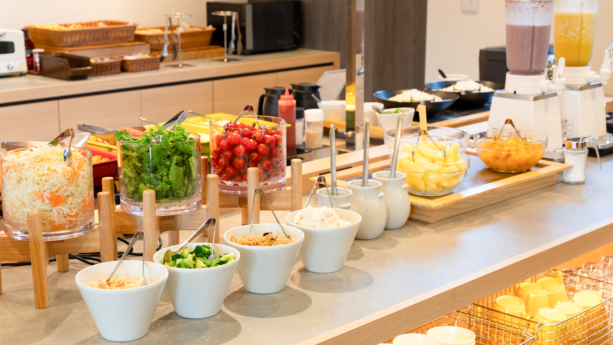 【無料朝食サービス】サラダ提供イメージ