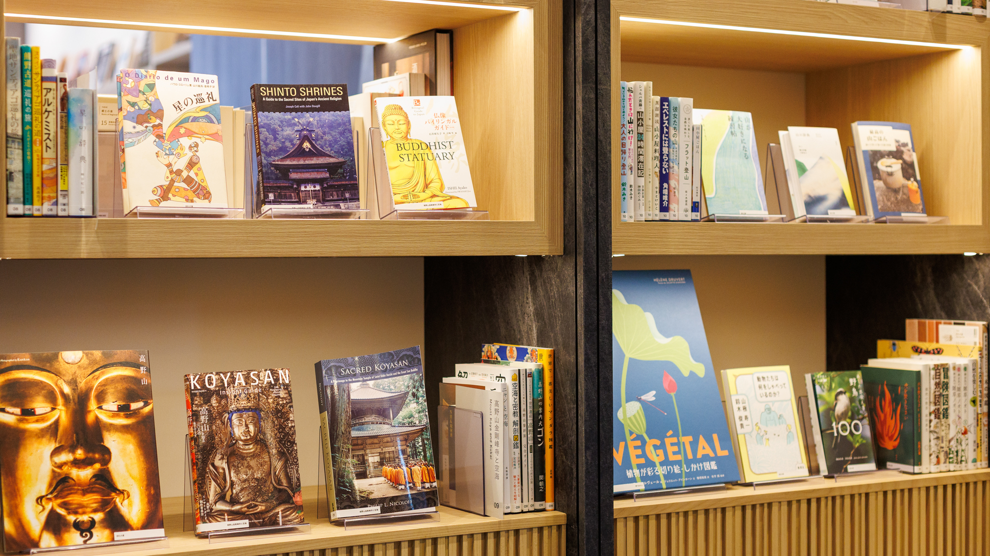 【ライブラリーカフェ】プロが選書した書籍をお楽しみいただけます