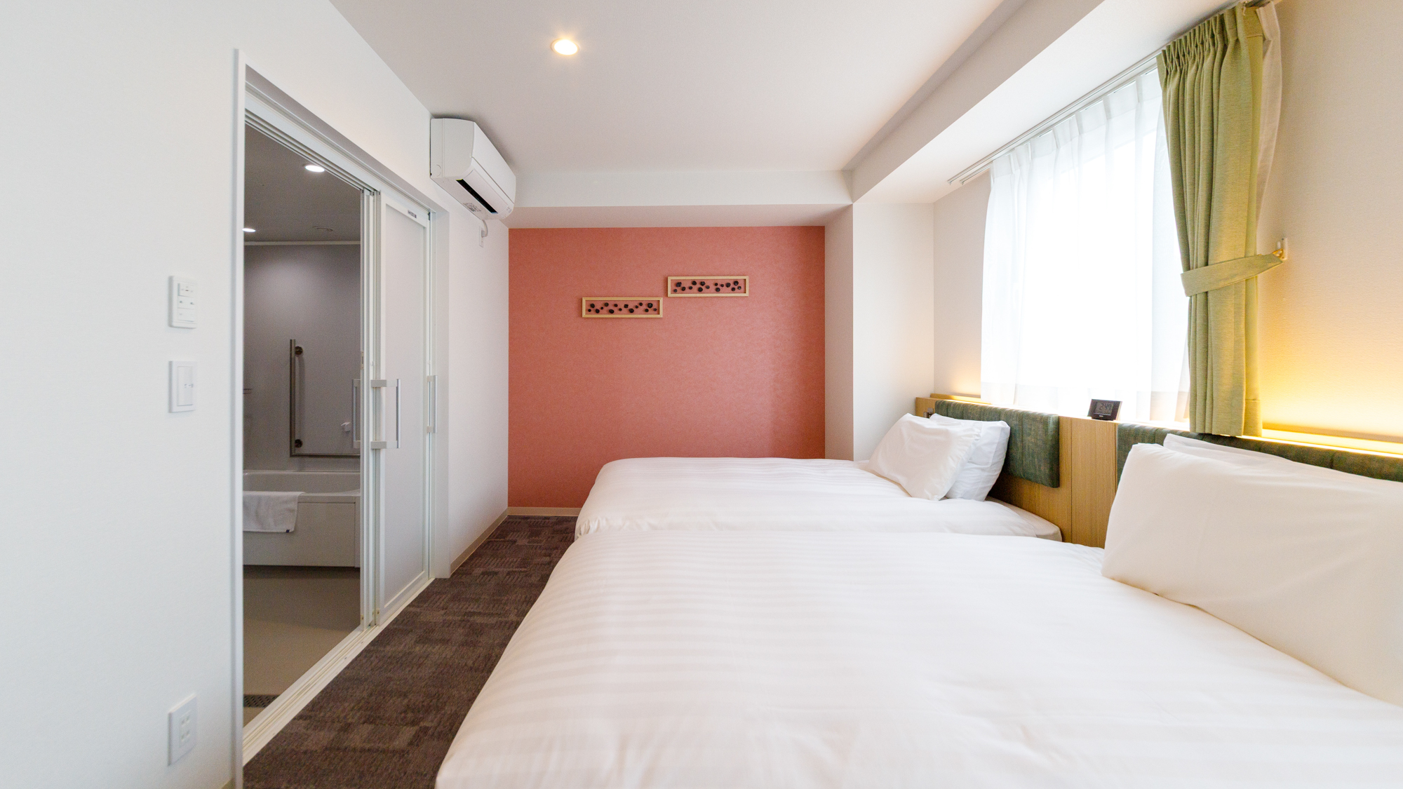 【ユニバーサルルーム】客室の一例