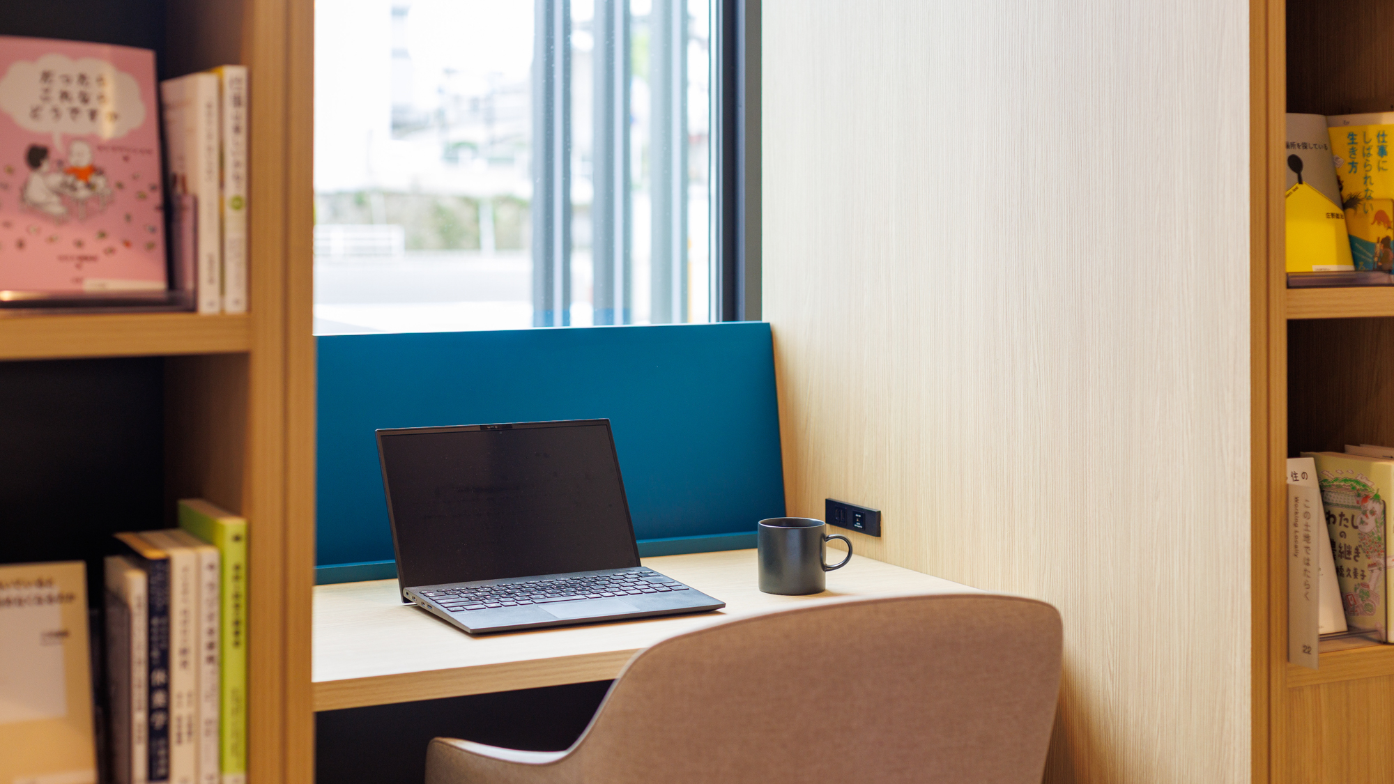 【ライブラリーカフェ】お仕事や商談、旅の相談スペースとしてもご利用いただけます