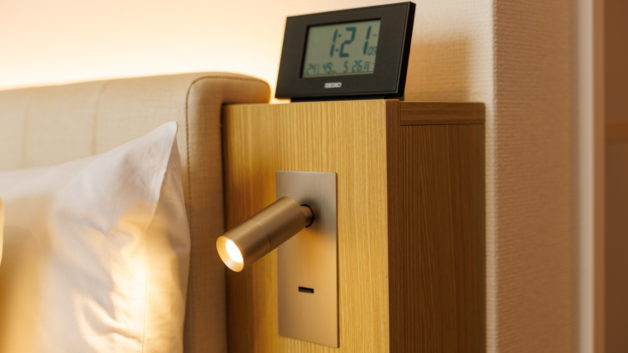 【クイーンエコノミー】枕元ライト