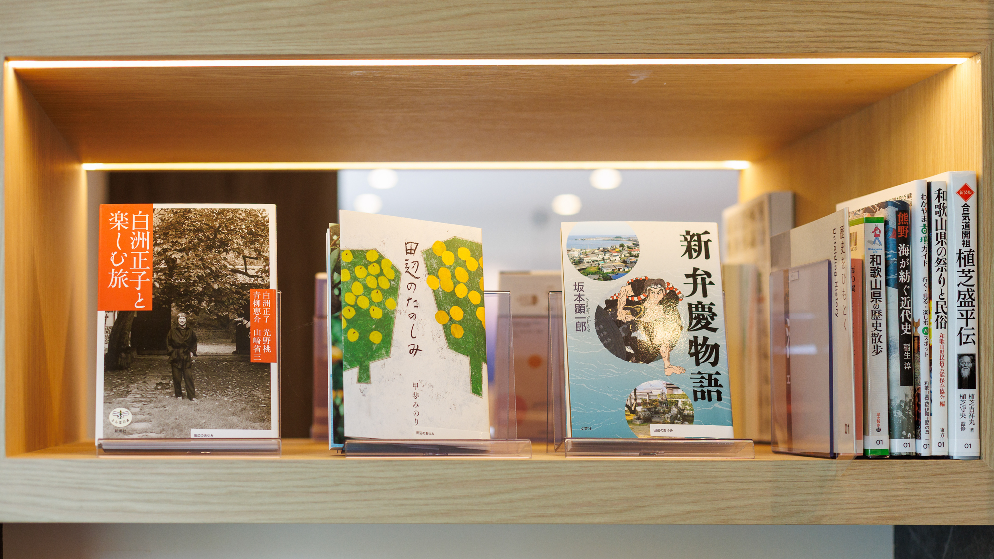 【ライブラリーカフェ】プロが選書した書籍をお楽しみいただけます