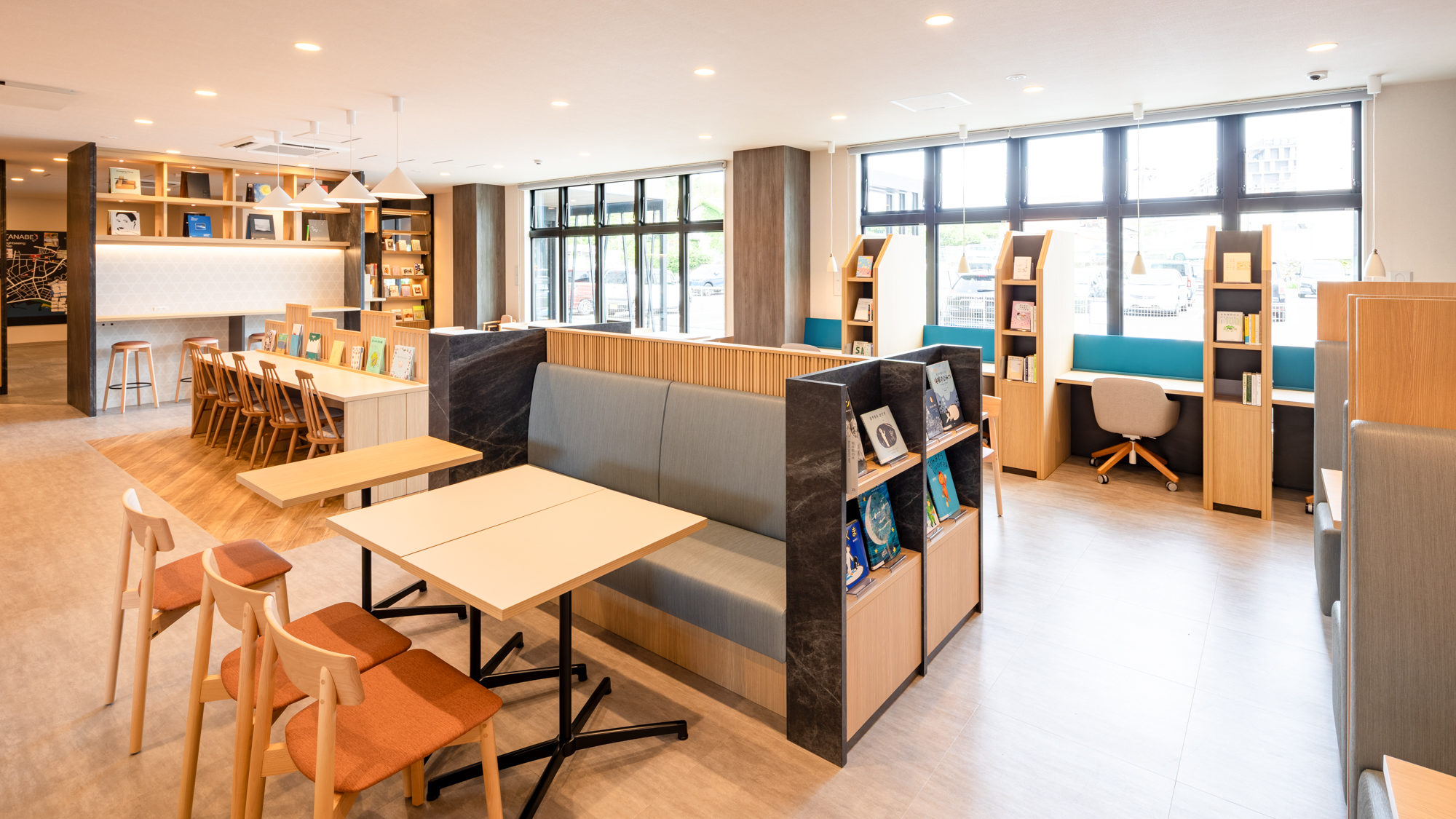 【ライブラリーカフェ】思い思いのひとときをごゆっくりお過ごしいただける空間です