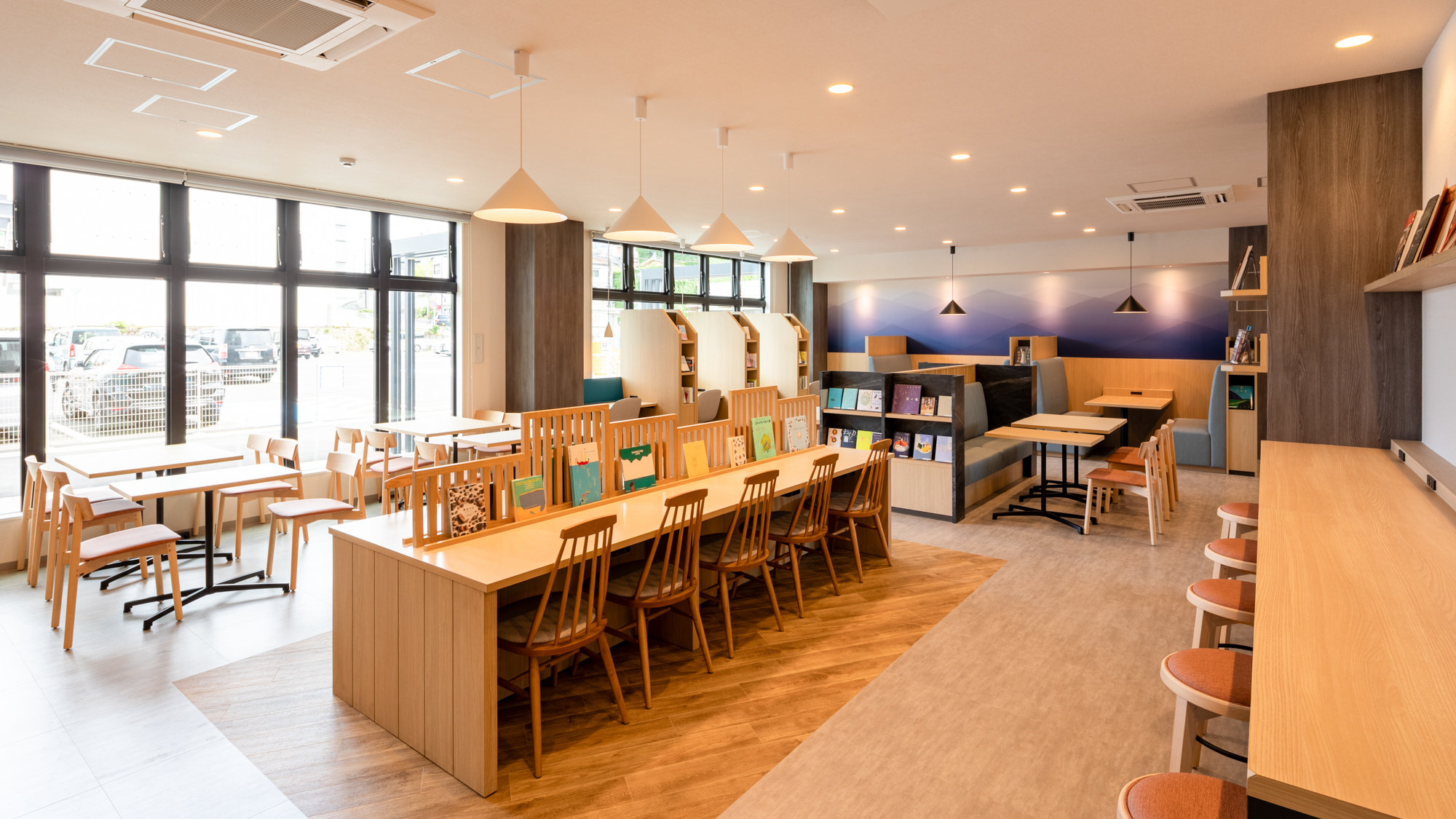 【ライブラリーカフェ】Wi-Fi接続無料◆カフェ内にはコンセントも充実