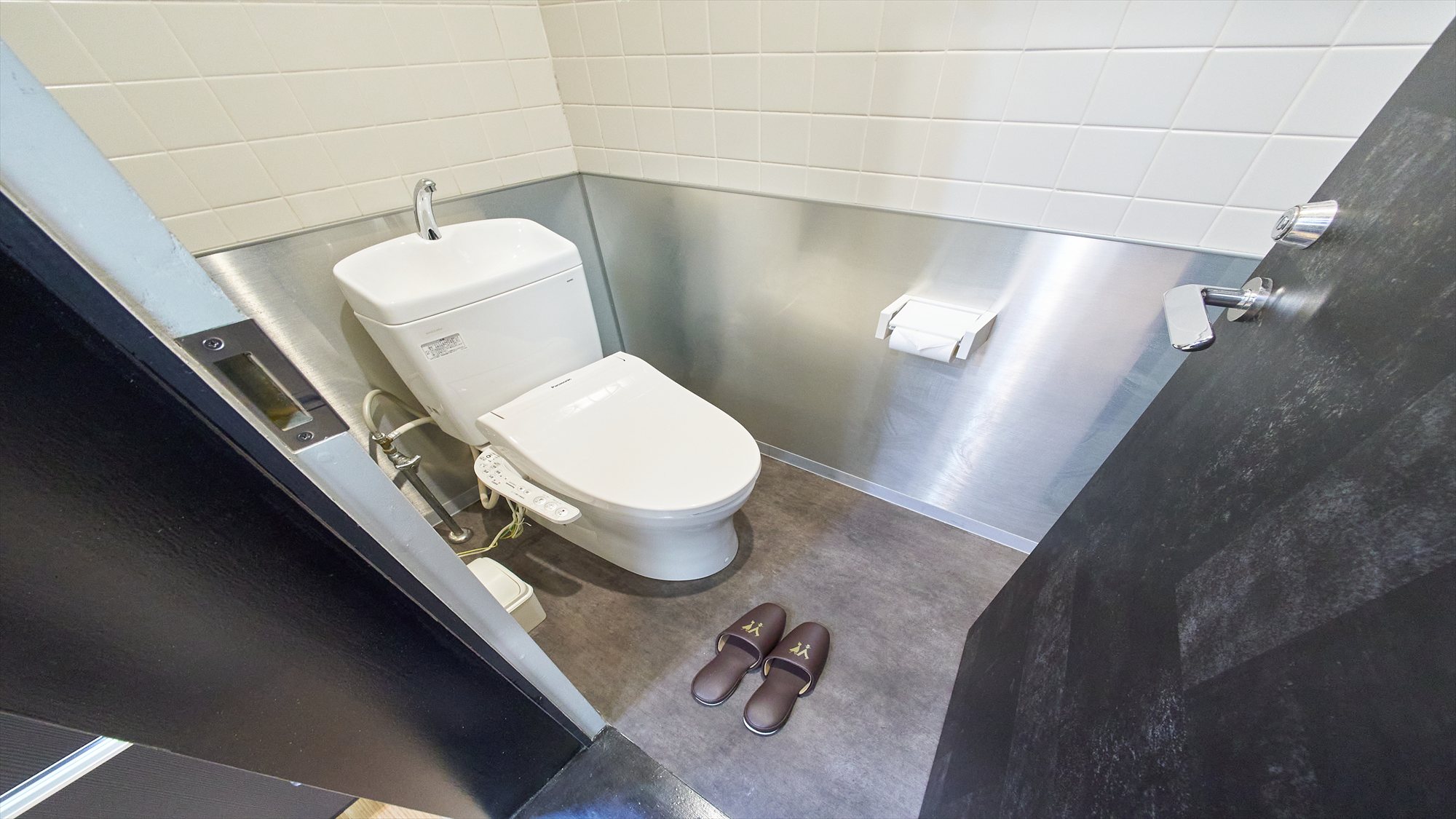 6名部屋（ダブルベッド2台+ソファベッド）