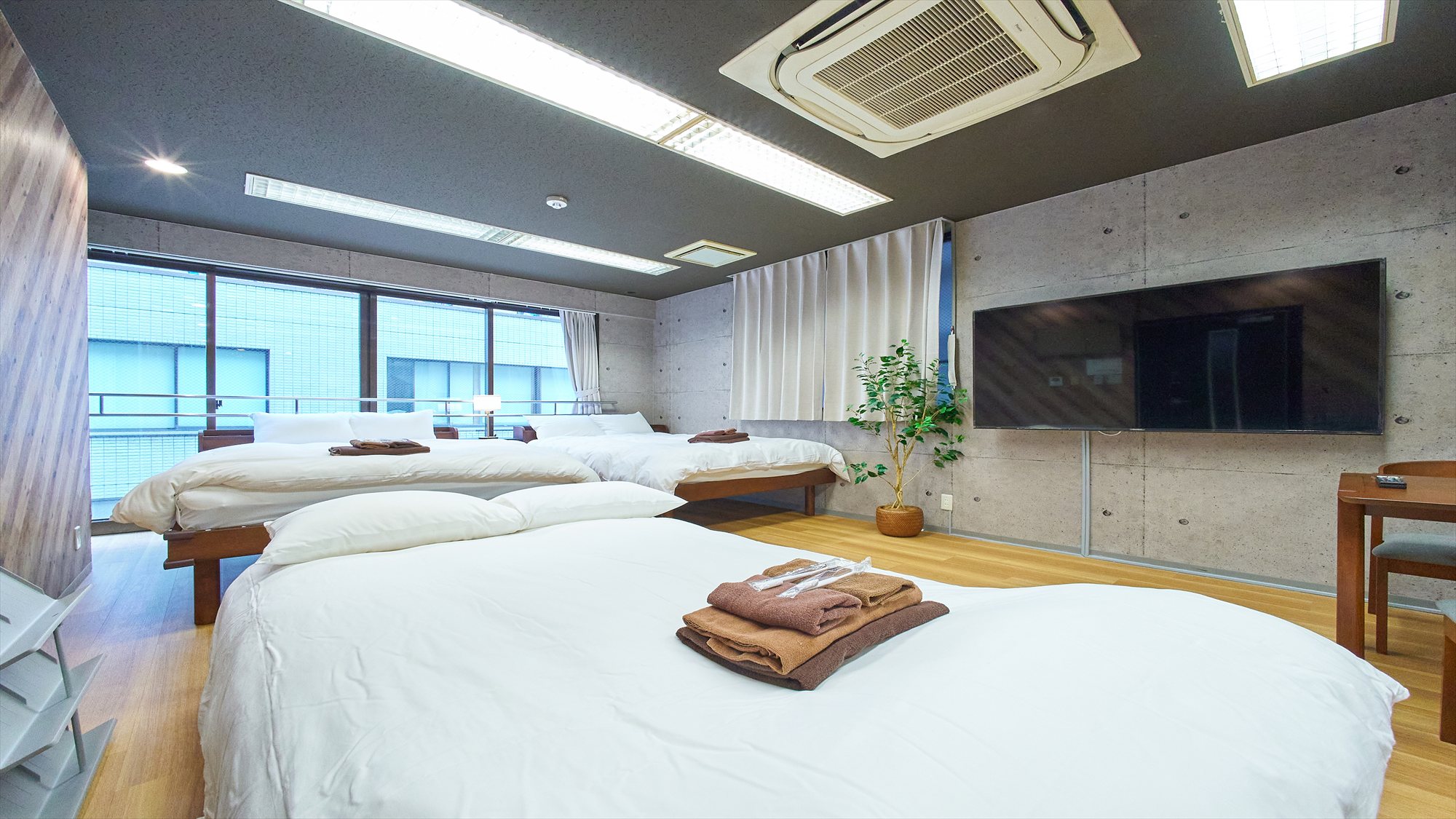 6名部屋（ダブルベッド2台+ソファベッド）