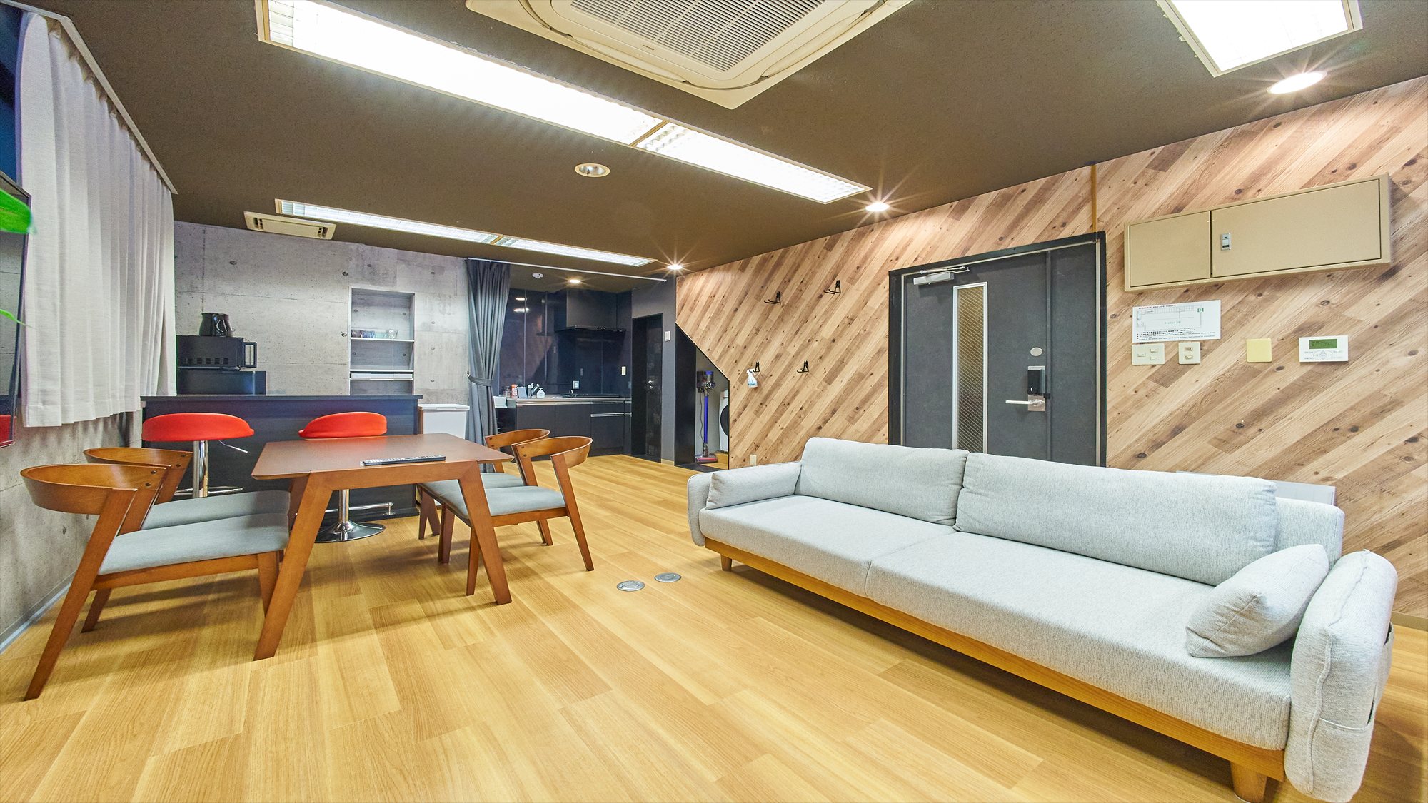 6名部屋（ダブルベッド2台+ソファベッド）