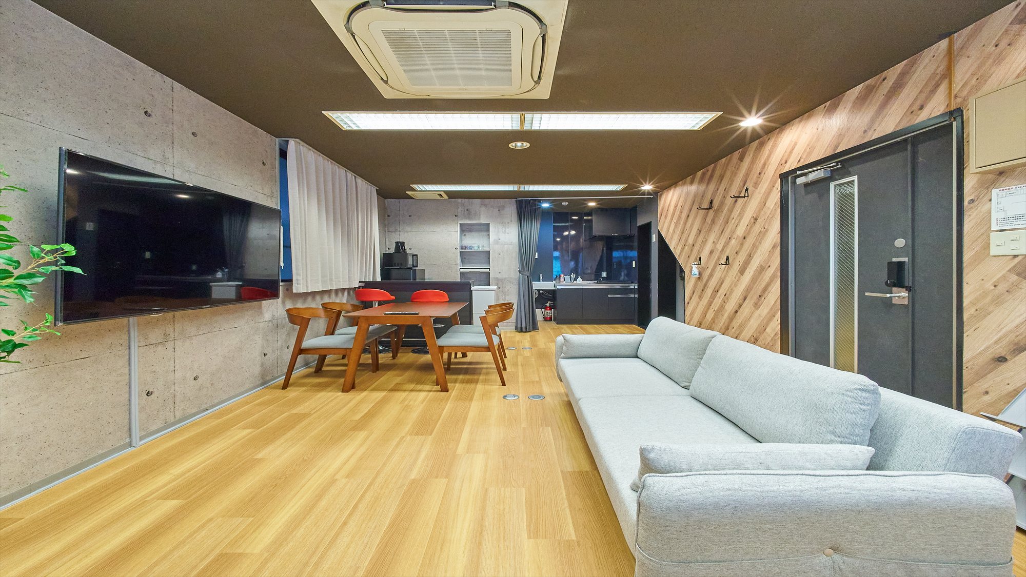 6名部屋（ダブルベッド2台+ソファベッド）