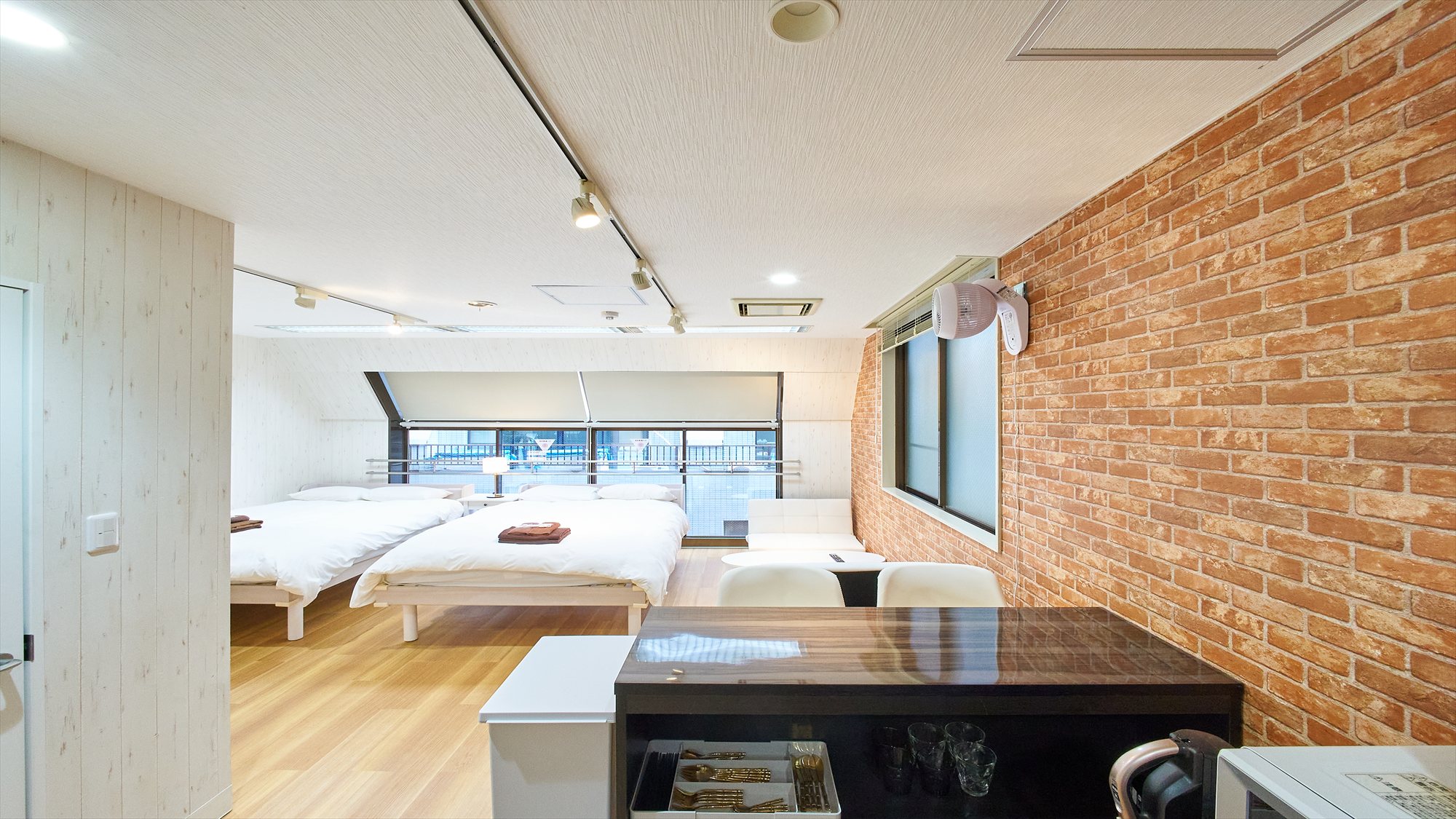 5名部屋（ダブルベッド2台＋ソファベッド）