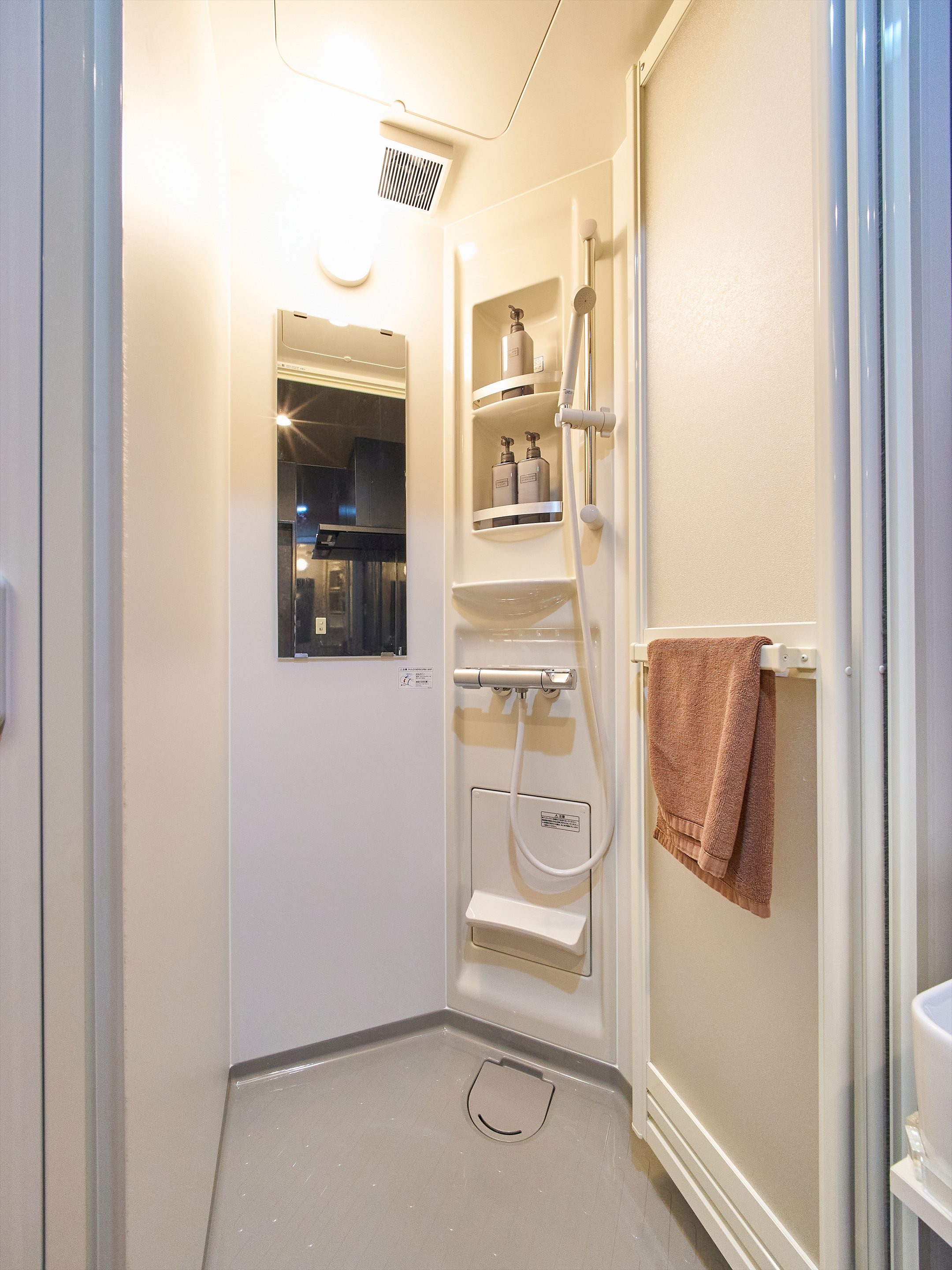 6名部屋（ダブルベッド2台+ソファベッド）